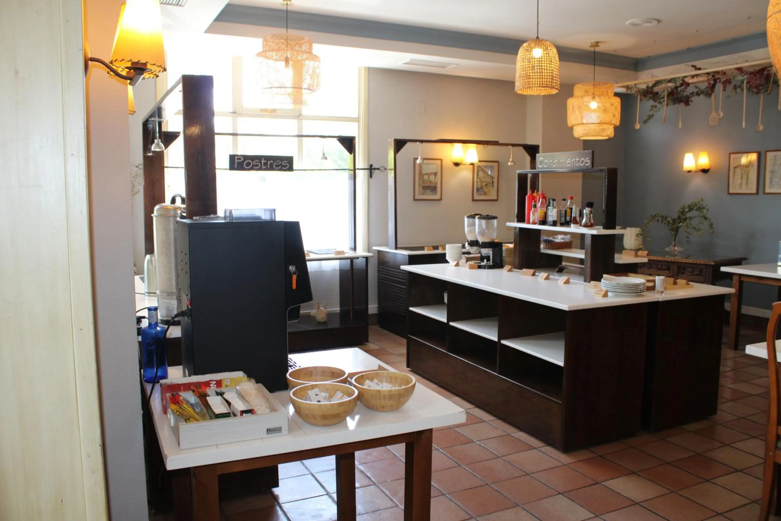 Restaurant/places to eat in Hotel Jakue