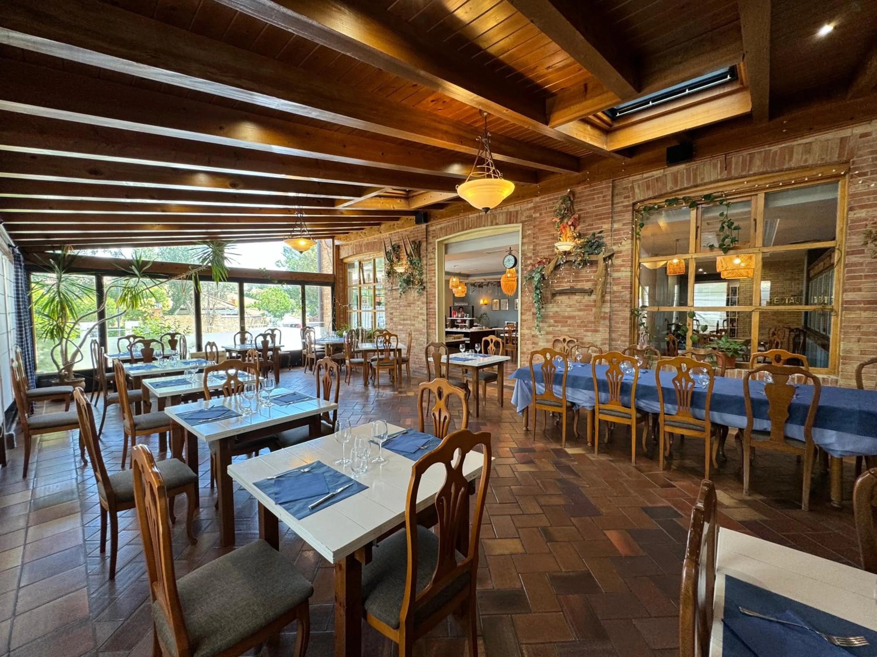 Restaurant/places to eat in Hotel Jakue