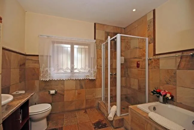 Economy Twin Room - single occupancy in Hoopoe Haven Guest House