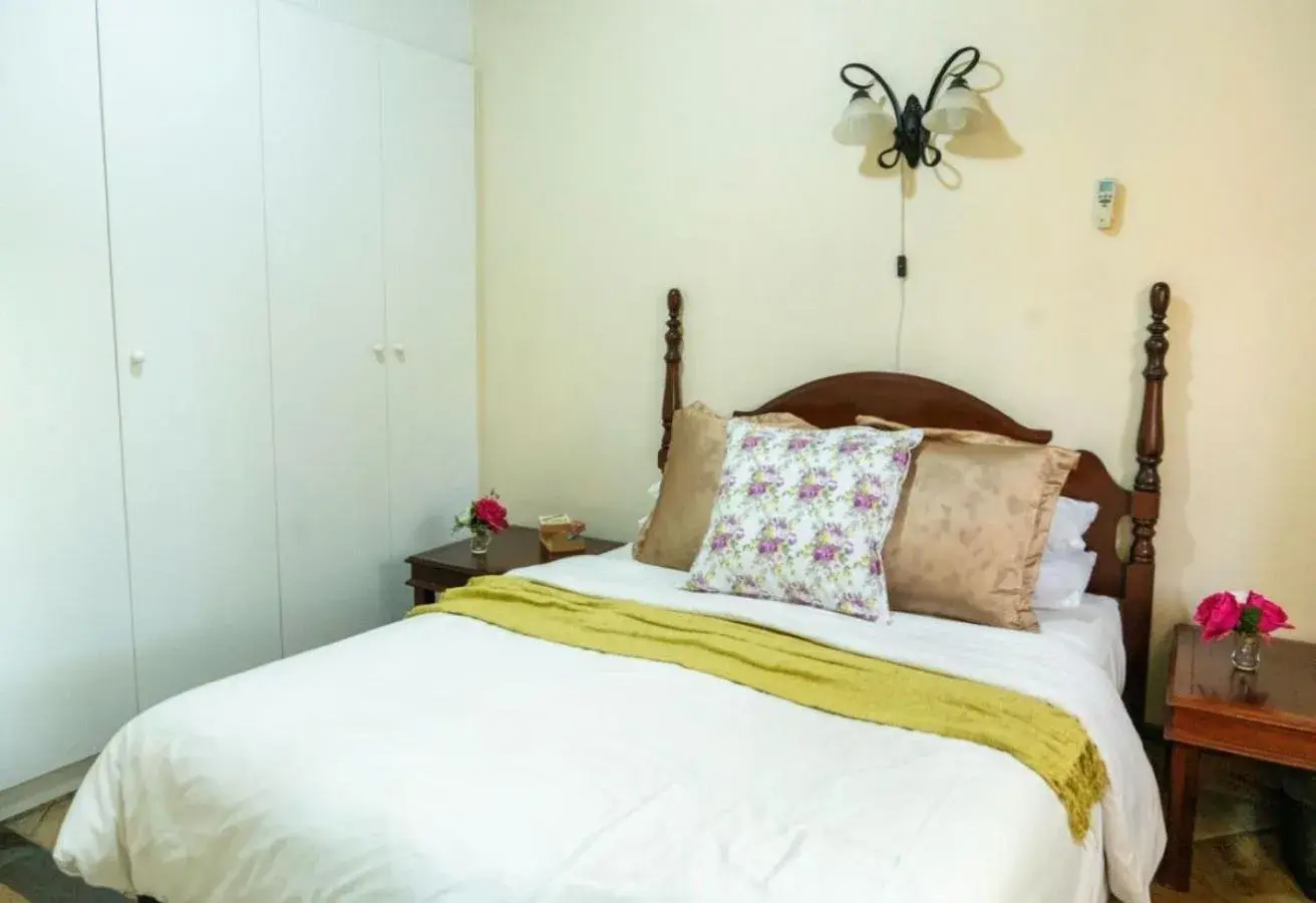 Two-Bedroom Chalet - single occupancy in Hoopoe Haven Guest House Two-Bedroom Chalet - single occupancy in Hoopoe Haven Guest House