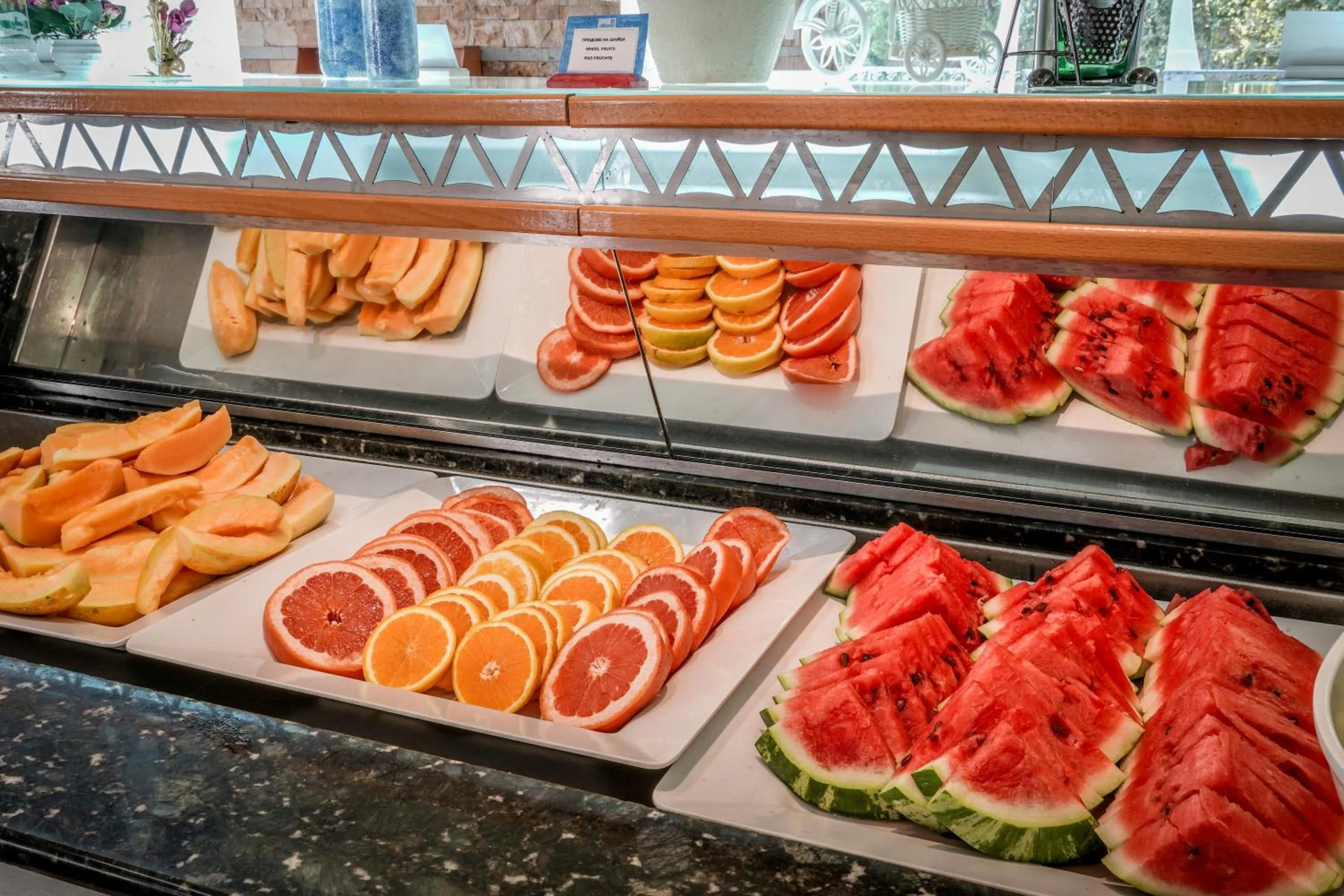 Restaurant/places to eat in Hotel Laguna Garden