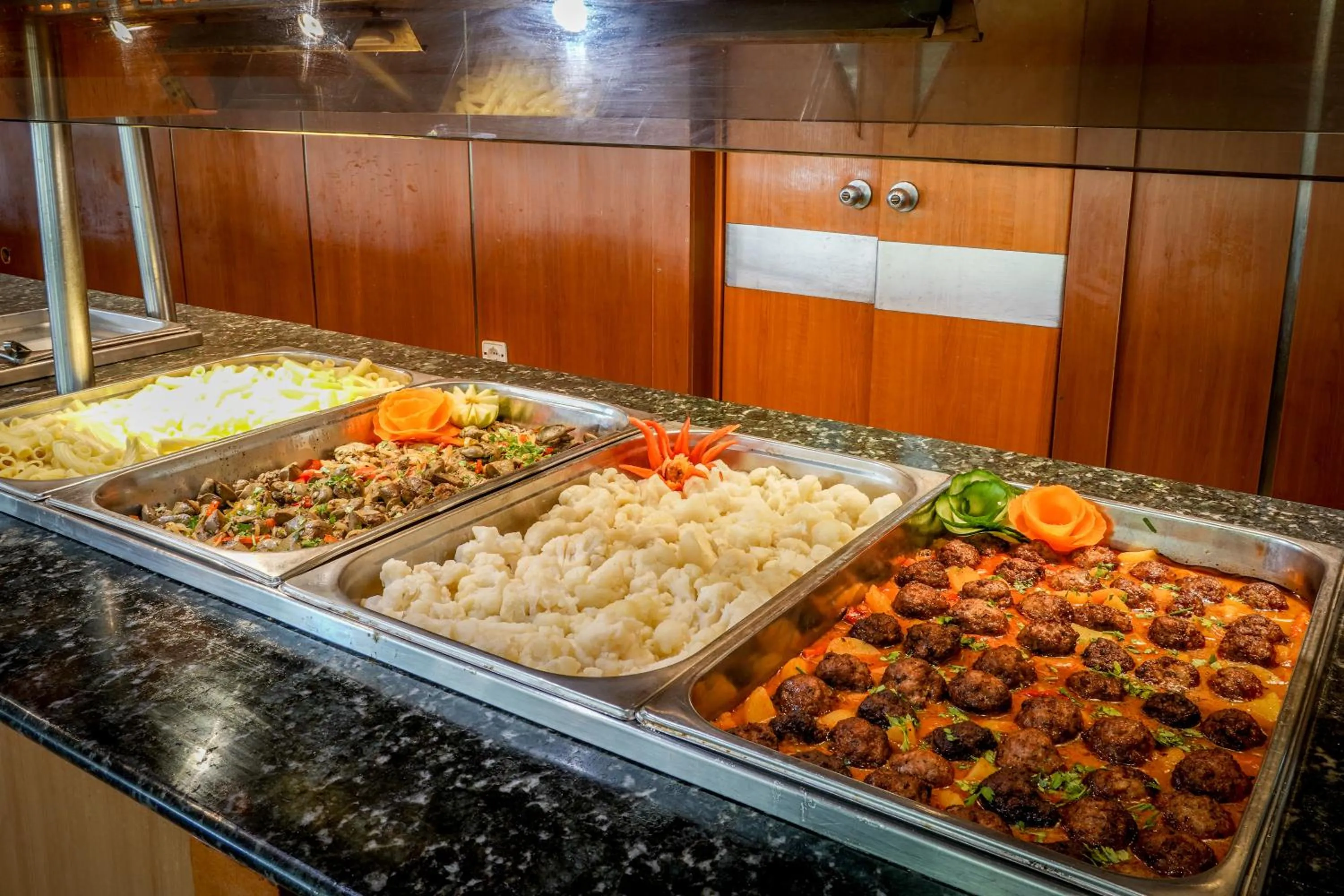 Restaurant/places to eat in Hotel Laguna Garden