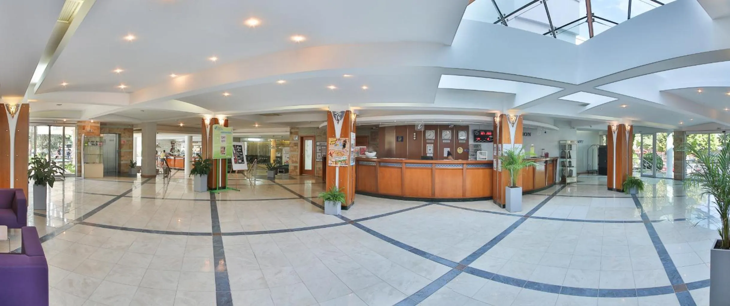 Area and facilities in Hotel Laguna Garden