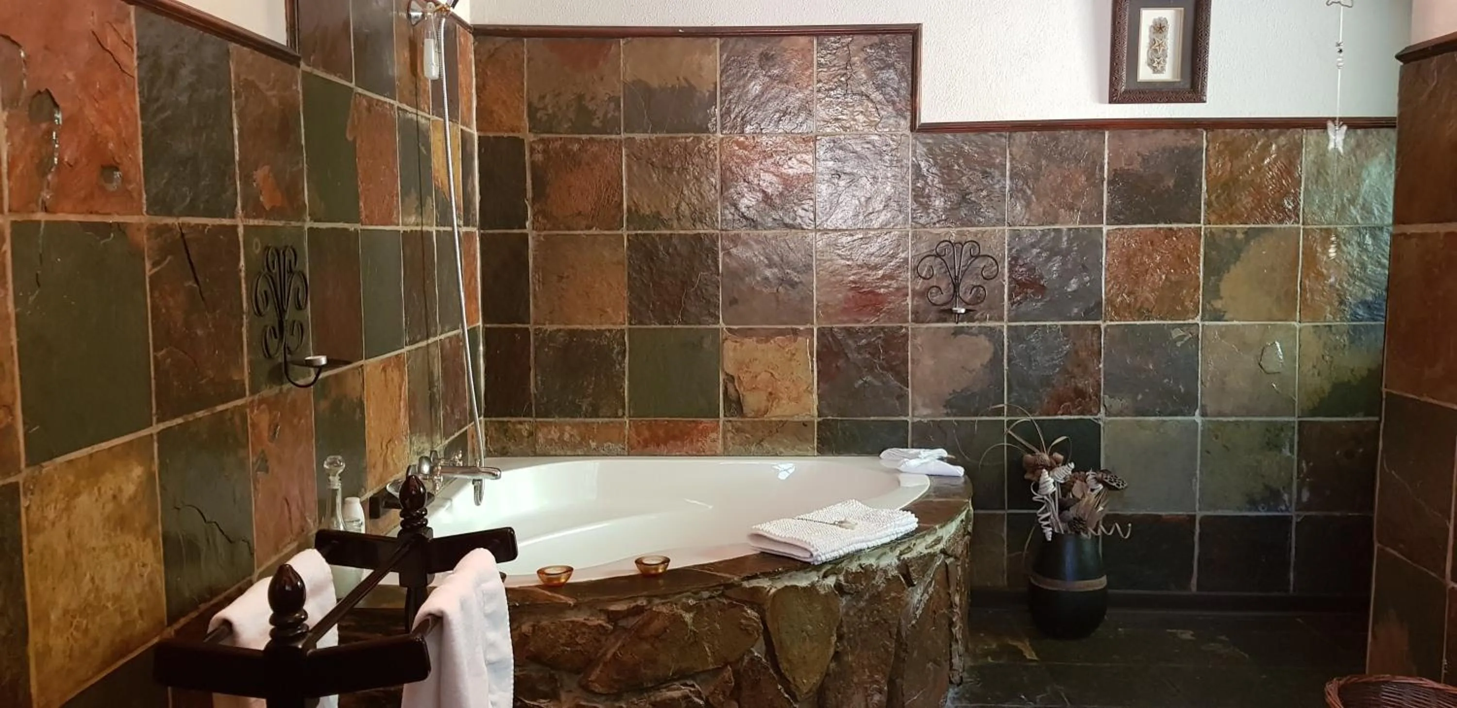 Bathroom in Forest Creek Lodge & Spa