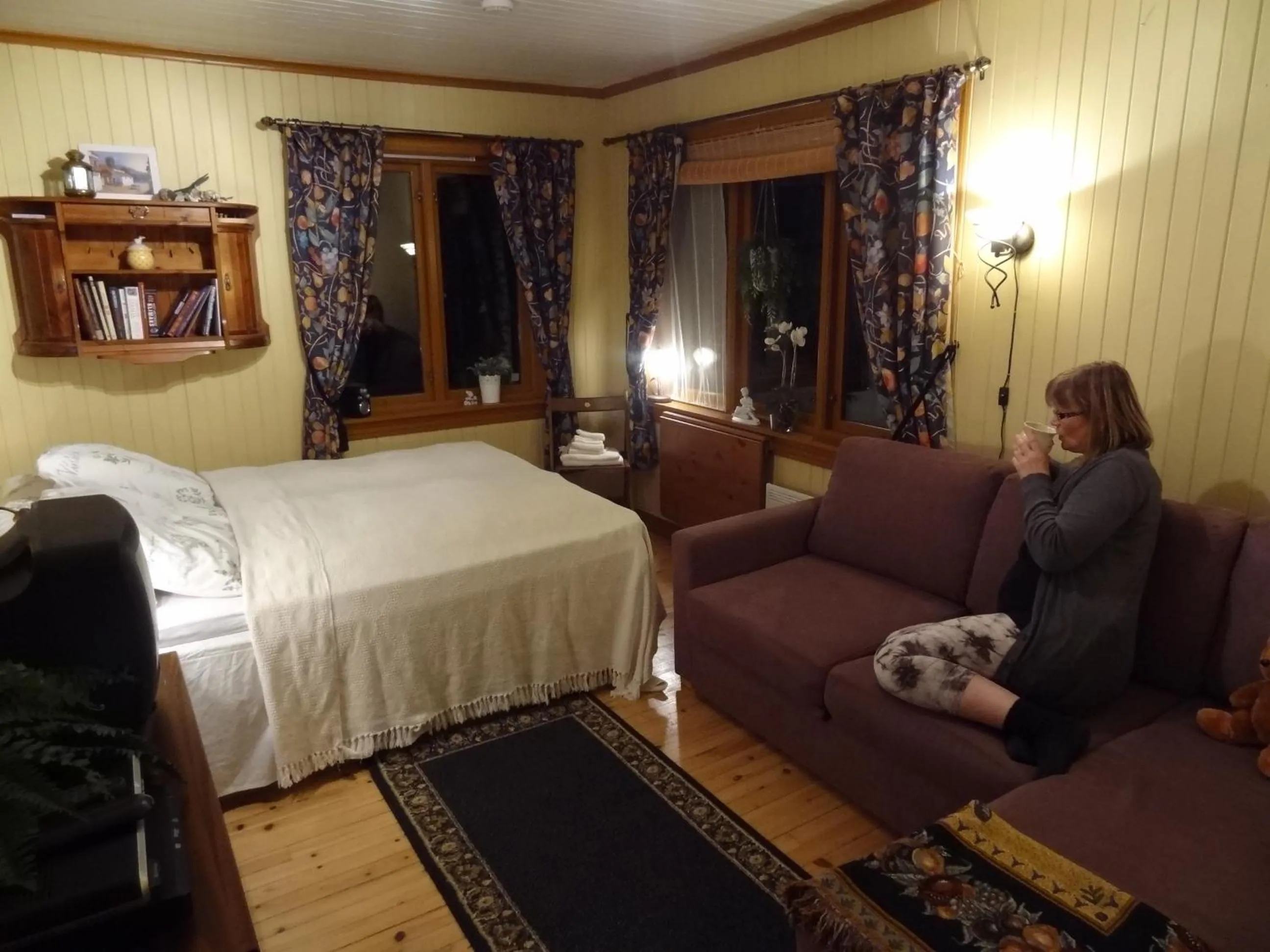 Photo of the whole room, Bed in Solheim Overnatting