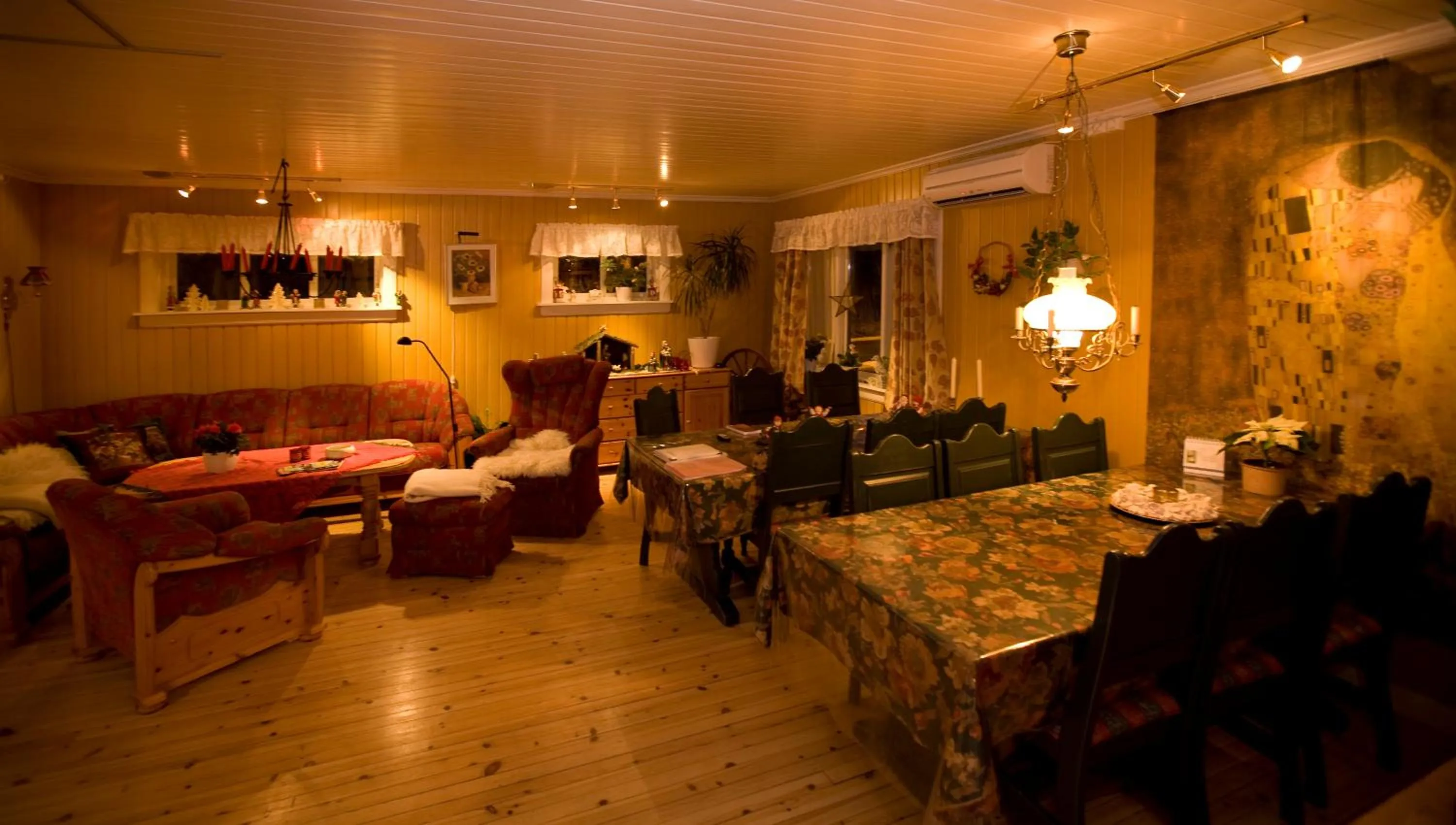 Restaurant/places to eat in Solheim Overnatting