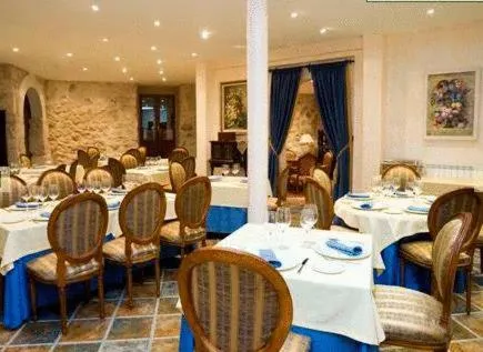 Restaurant/places to eat in Residencia Real del Castillo de Curiel