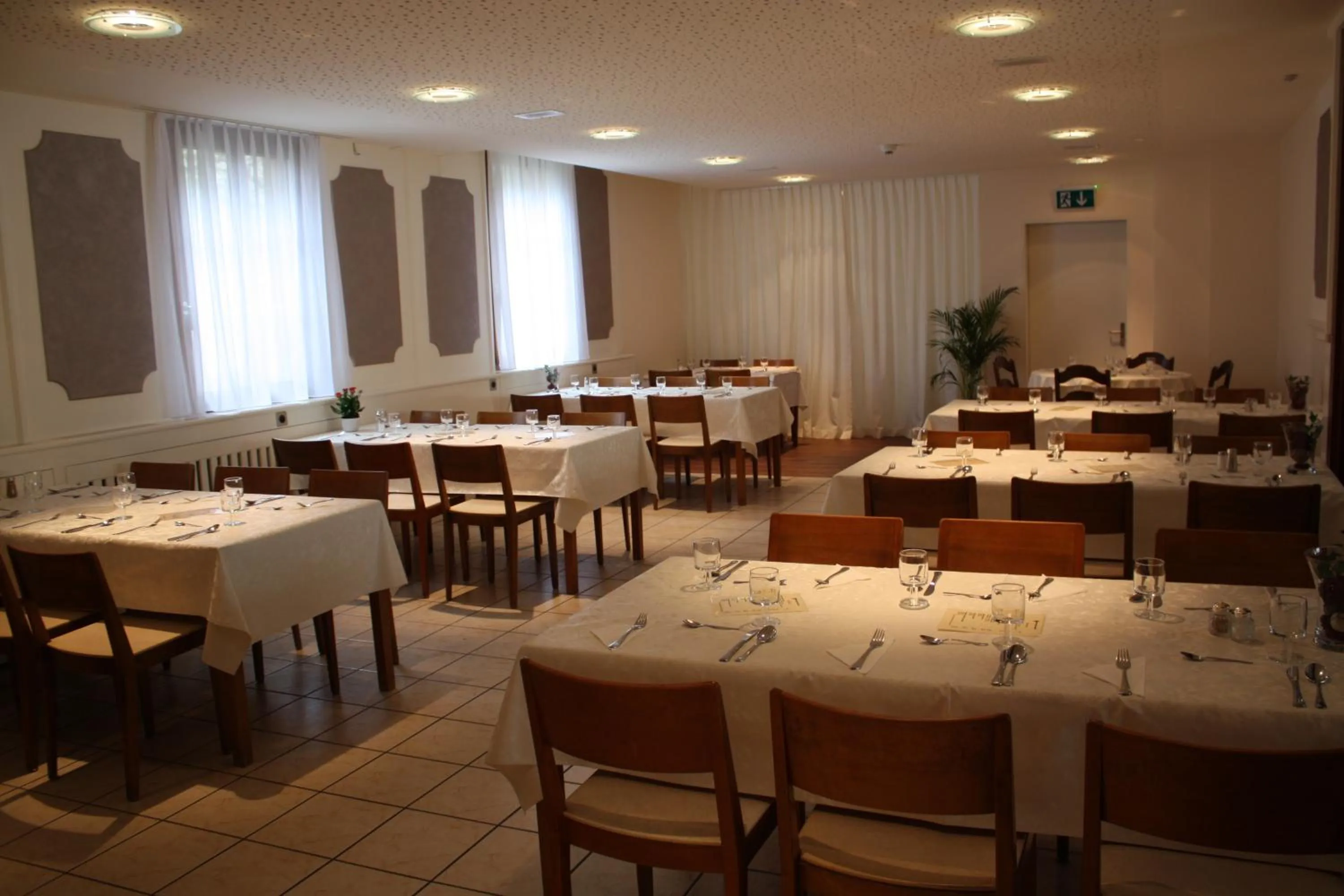 Restaurant/places to eat in Hotel Engel