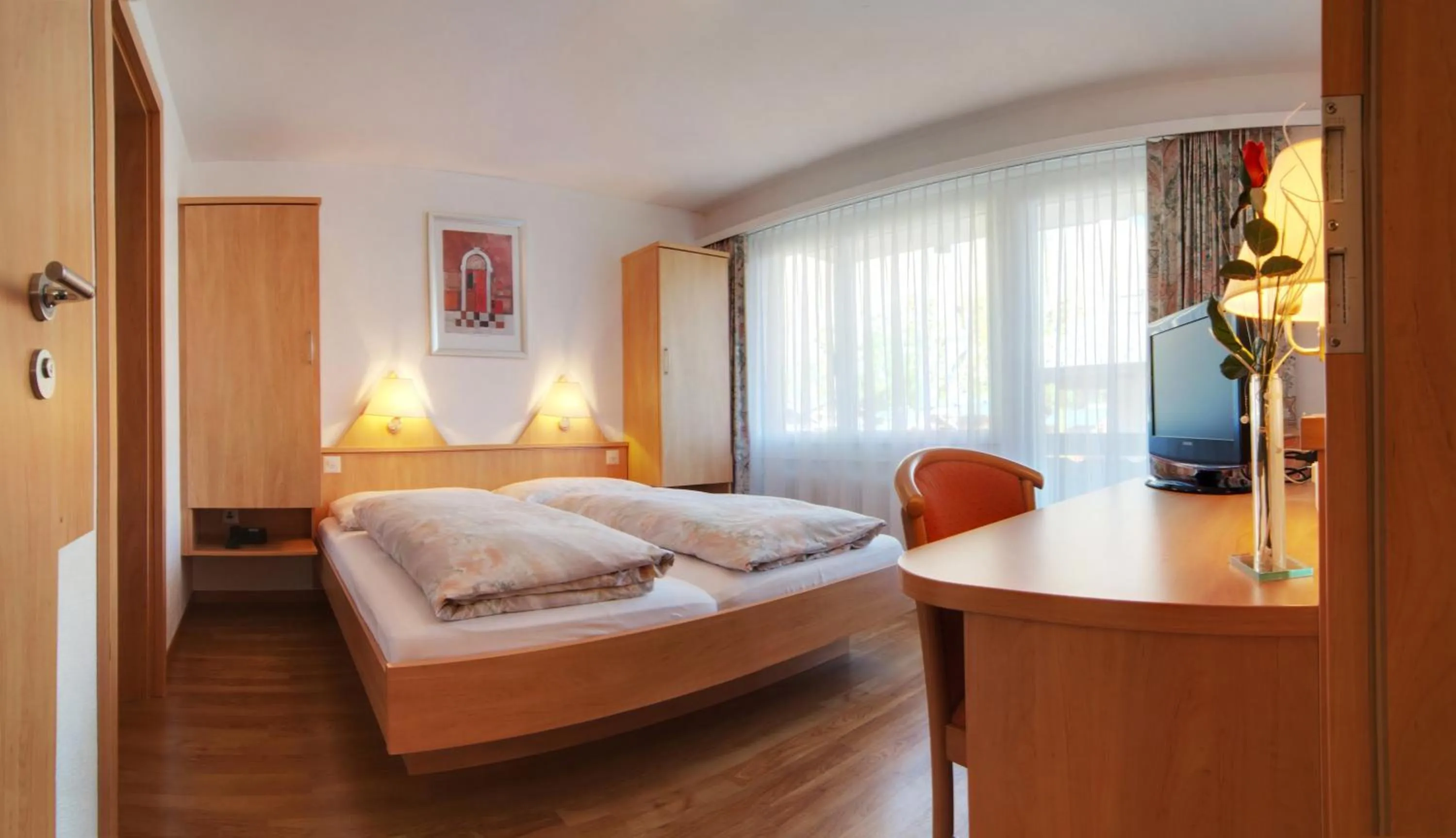 Photo of the whole room, Bed in Hotel Eden No. 7