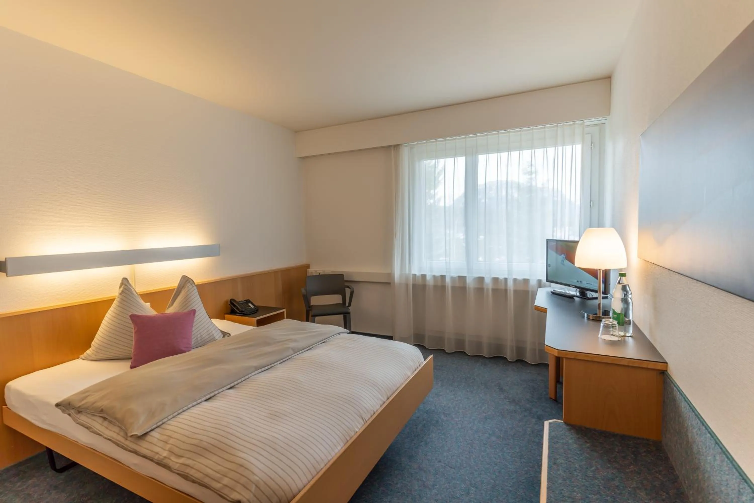 Photo of the whole room, Bed in Seeblick Höhenhotel