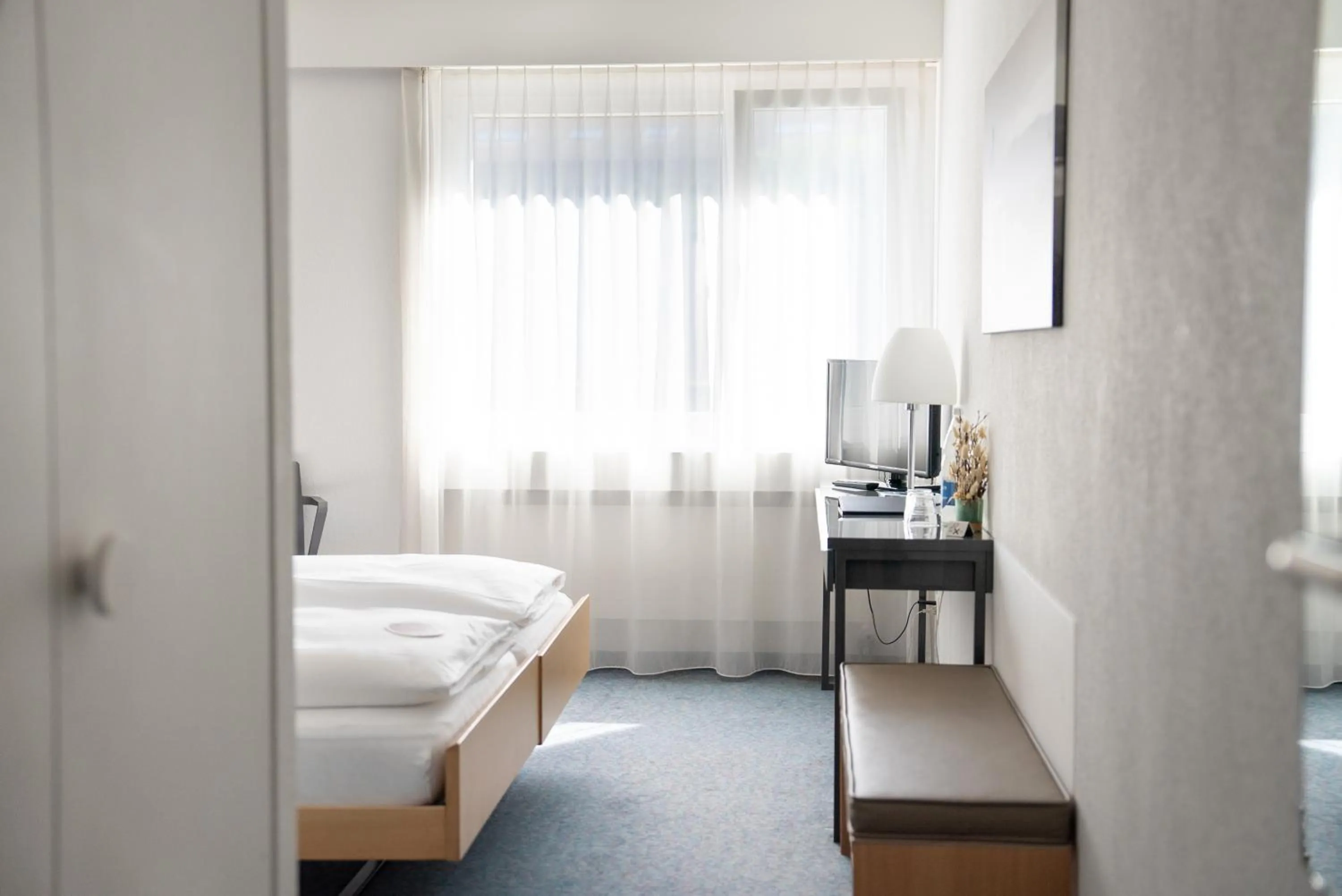 Photo of the whole room, Bed in Seeblick Höhenhotel