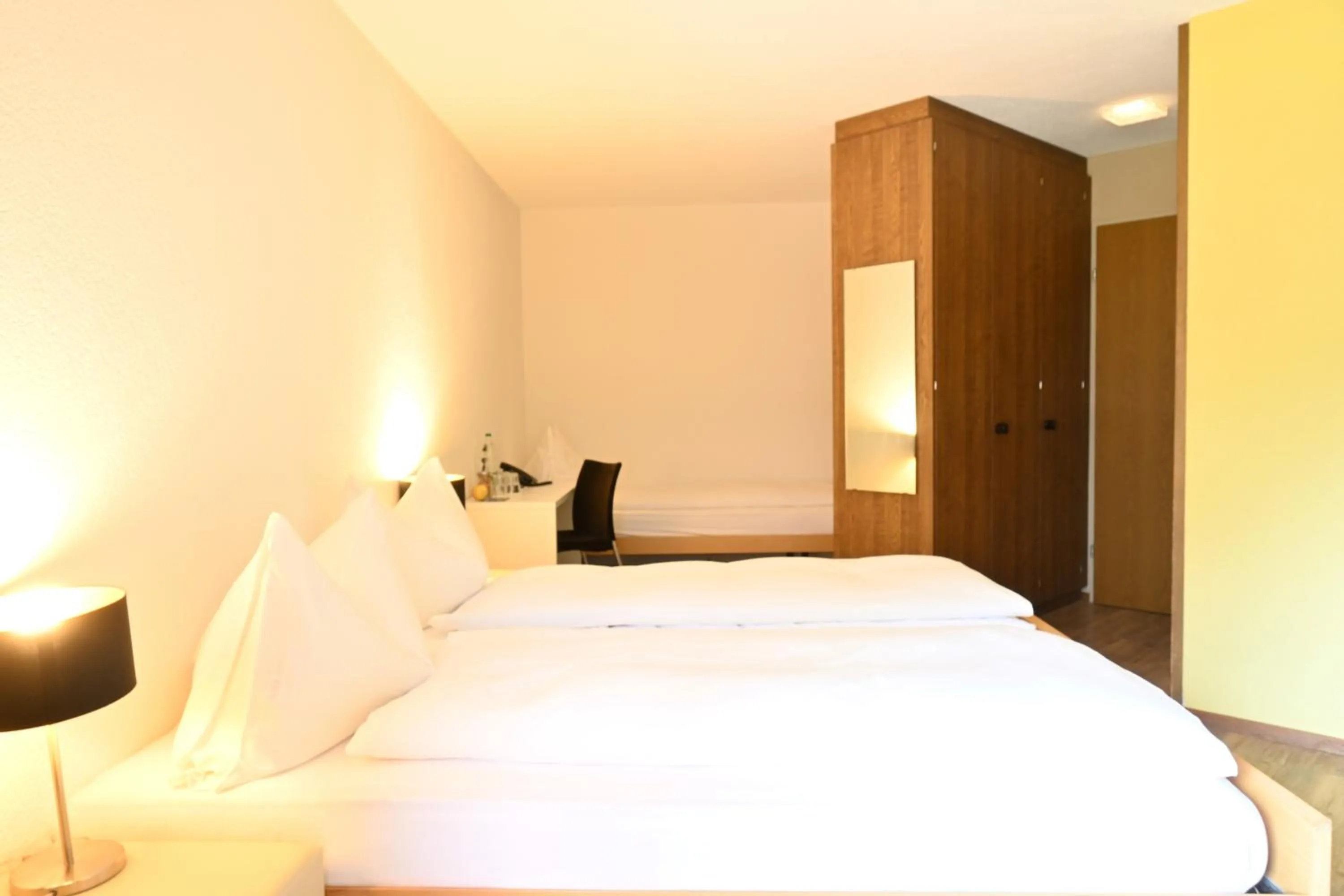 Photo of the whole room, Bed in Seeblick Höhenhotel