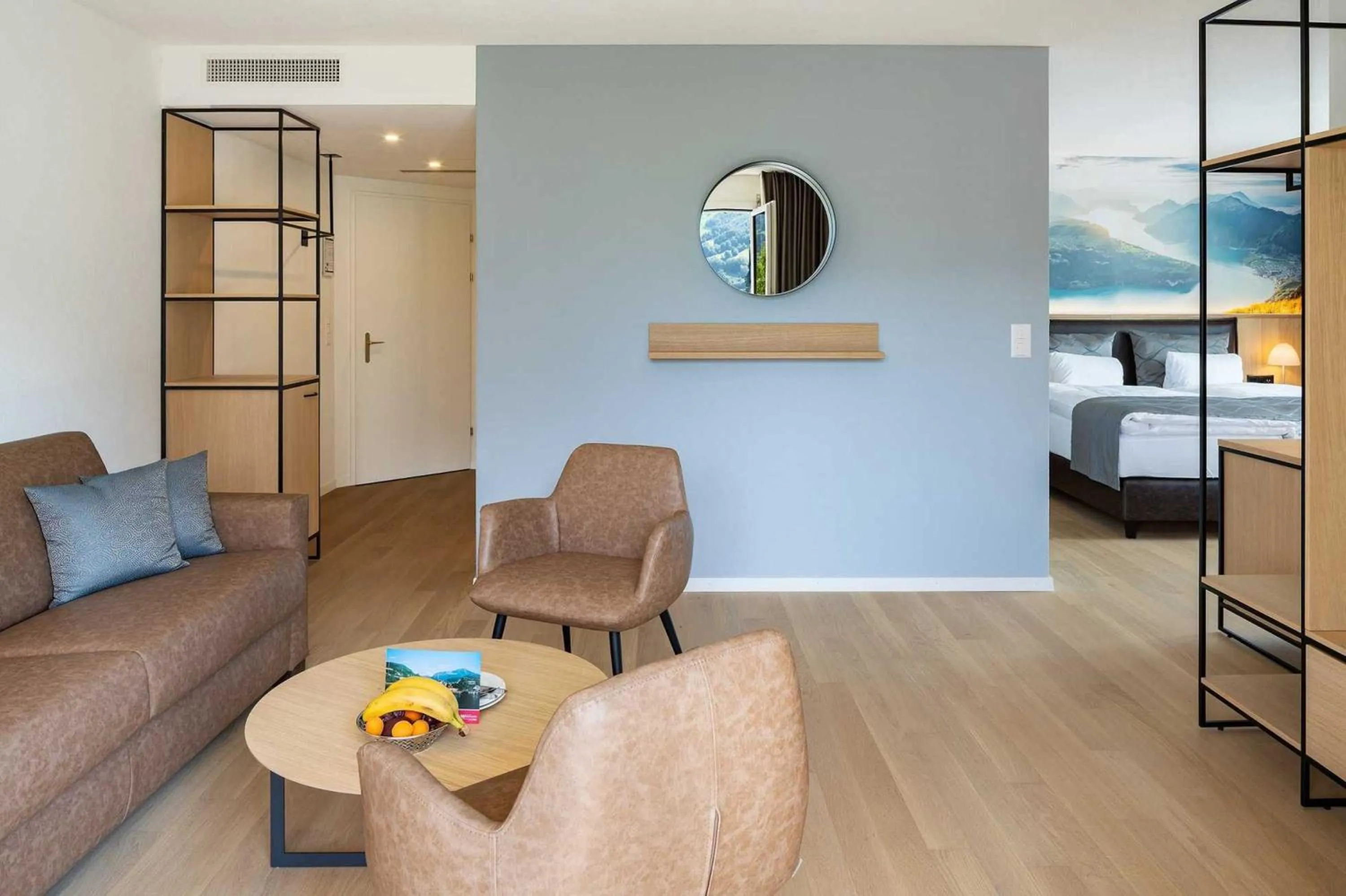 Photo of the whole room, Bed in Seehotel Winkelried