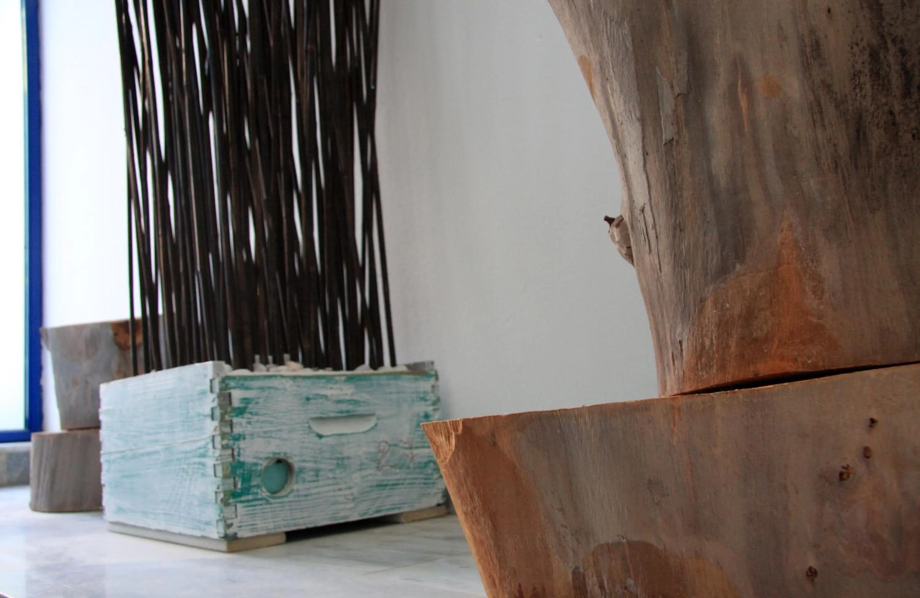 Decorative detail in Armadoros Hotel / Ios Backpackers