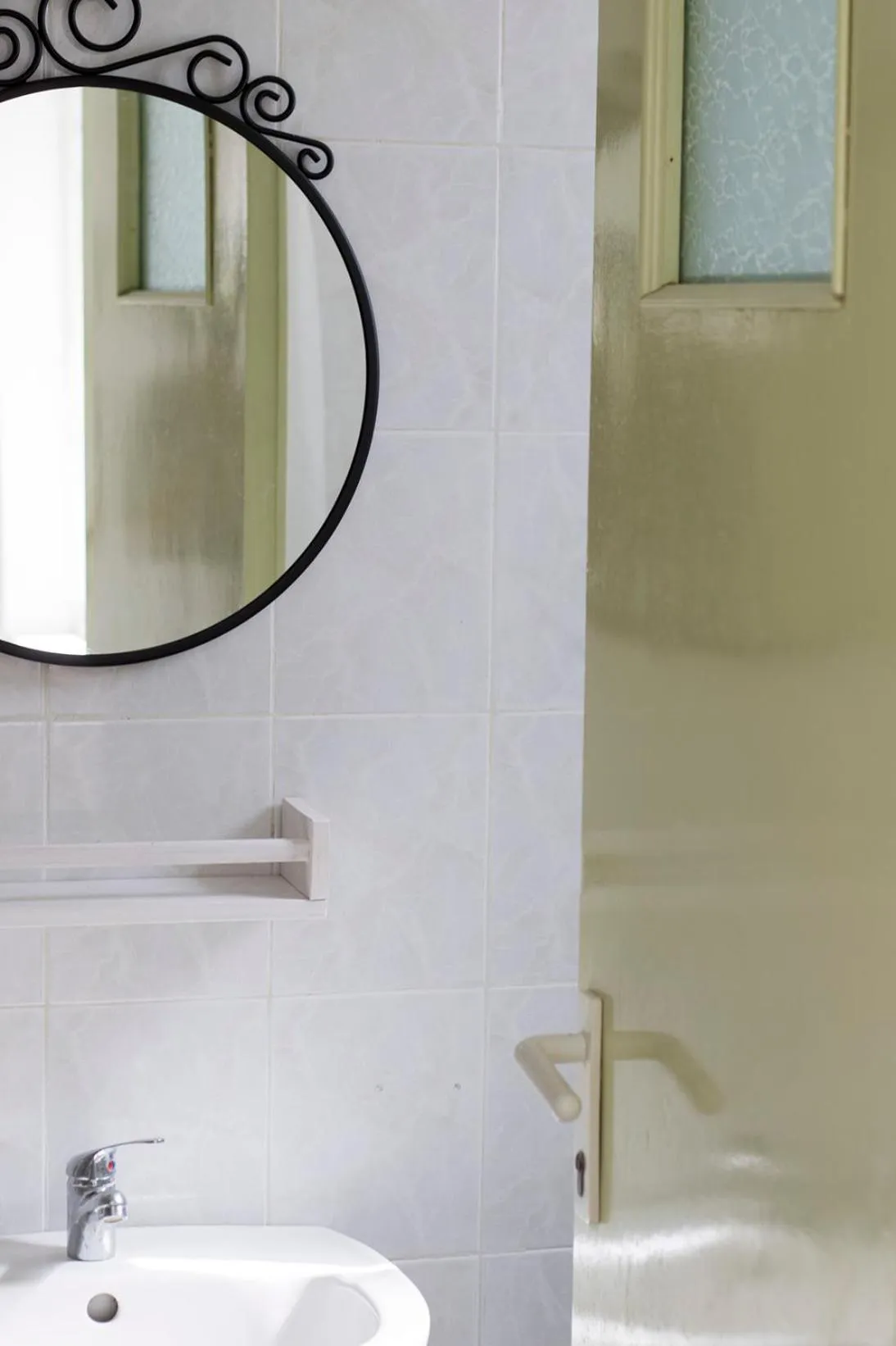 Shower in Armadoros Hotel / Ios Backpackers