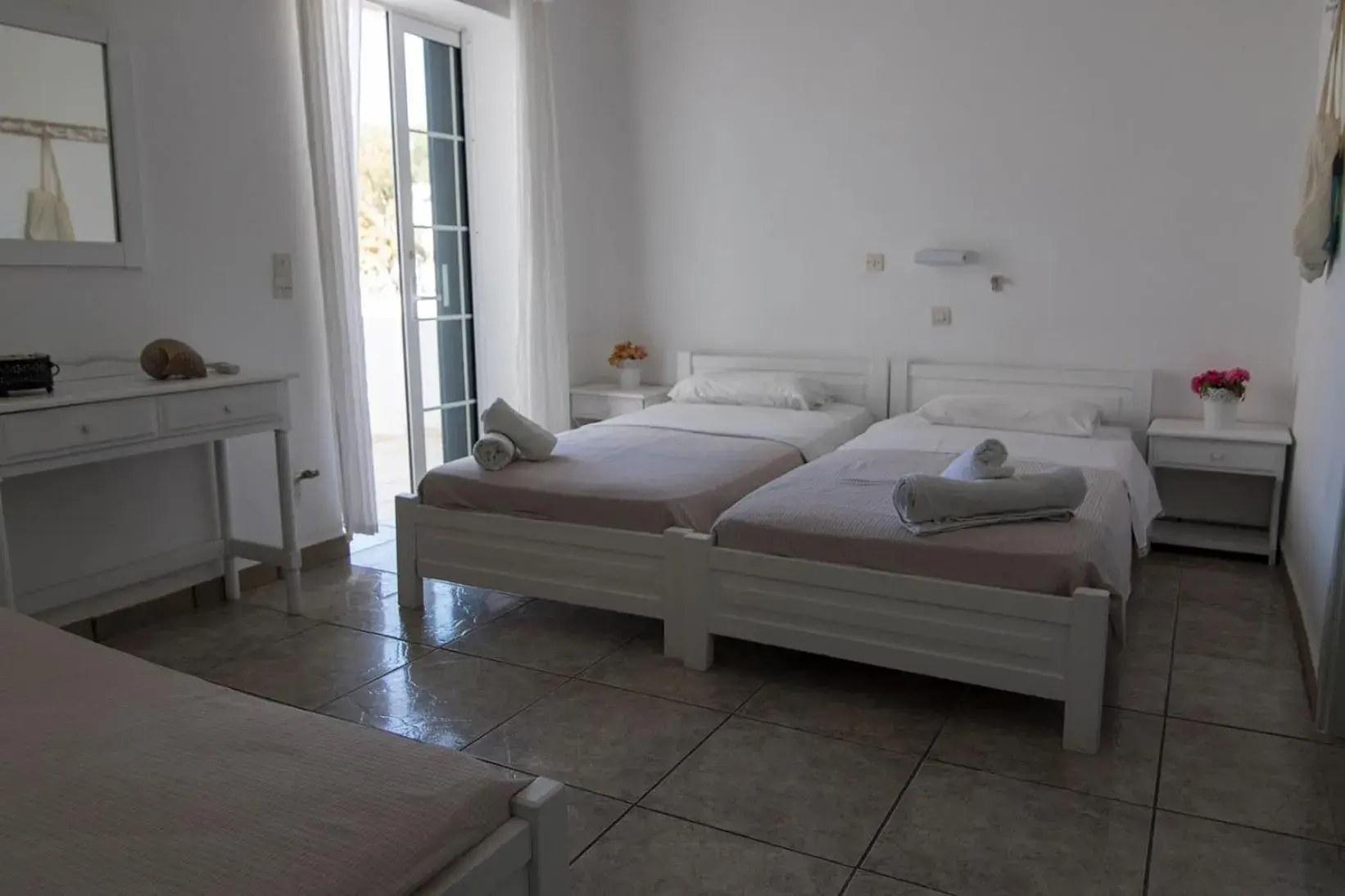 Triple Room with Pool and Sea View in Armadoros Hotel / Ios Backpackers Triple Room with Pool and Sea View in Armadoros Hotel / Ios Backpackers