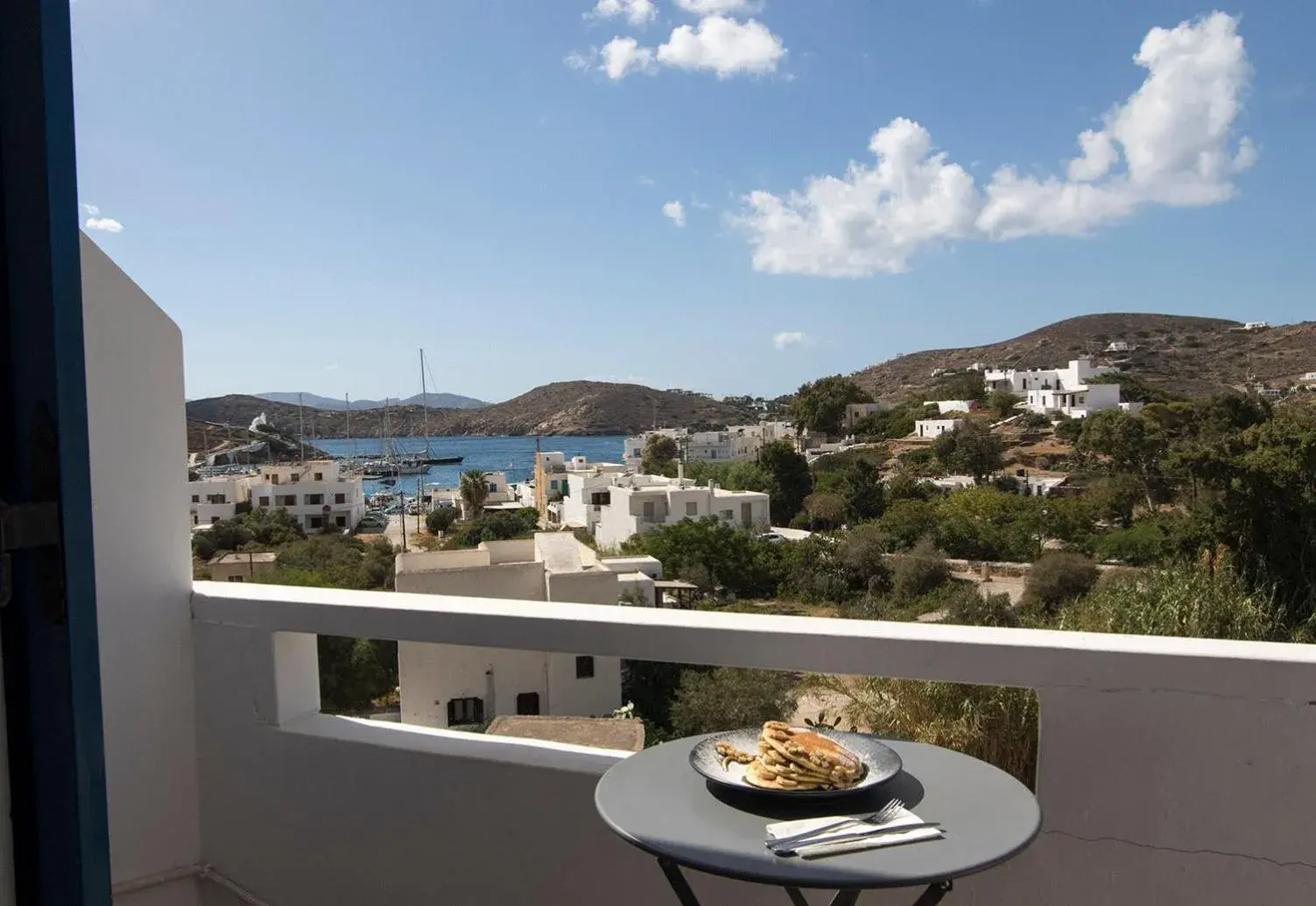 Double or Twin Room with Pool and Sea View in Armadoros Hotel / Ios Backpackers Double or Twin Room with Pool and Sea View in Armadoros Hotel / Ios Backpackers