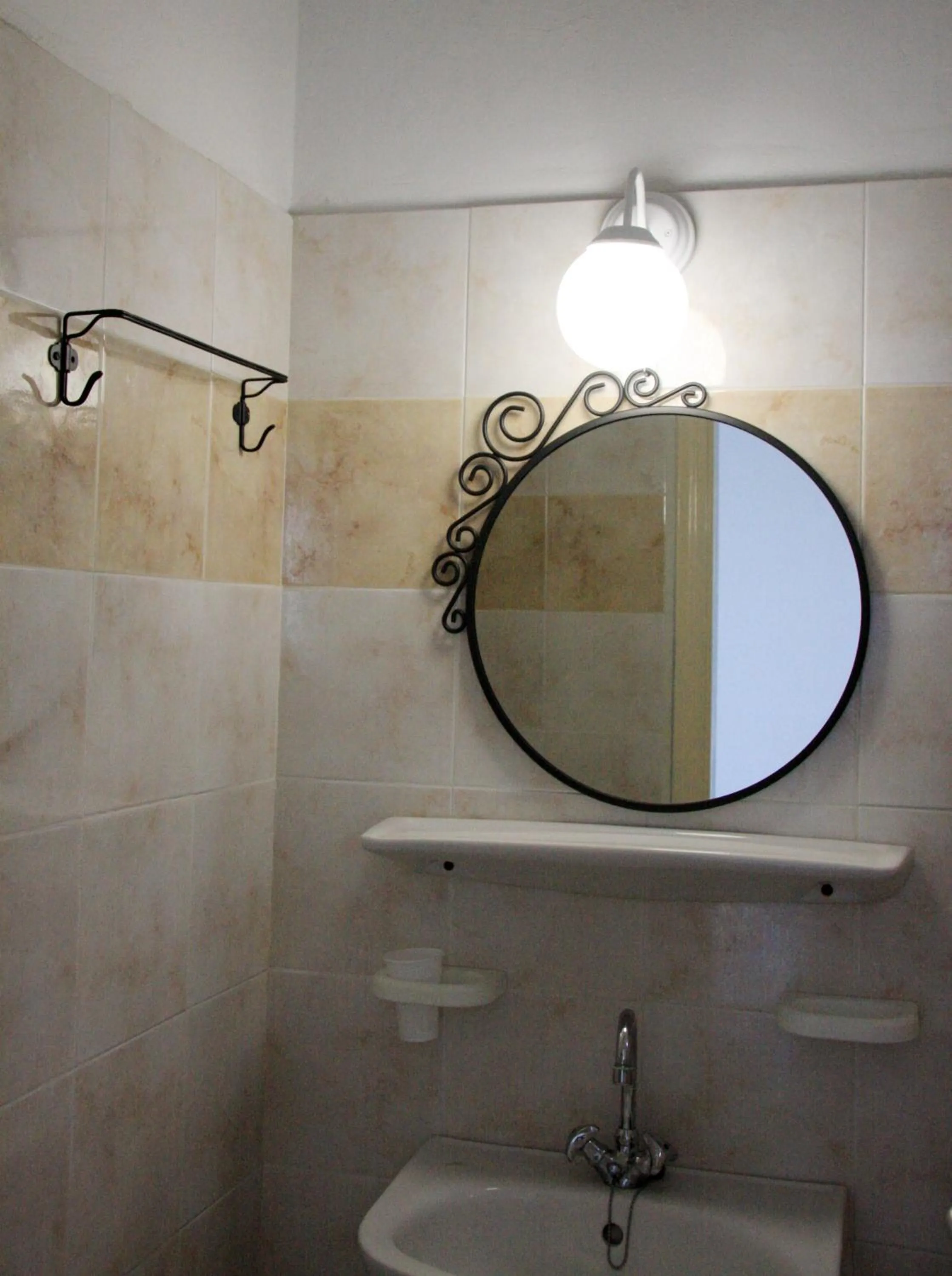 Bathroom in Armadoros Hotel / Ios Backpackers