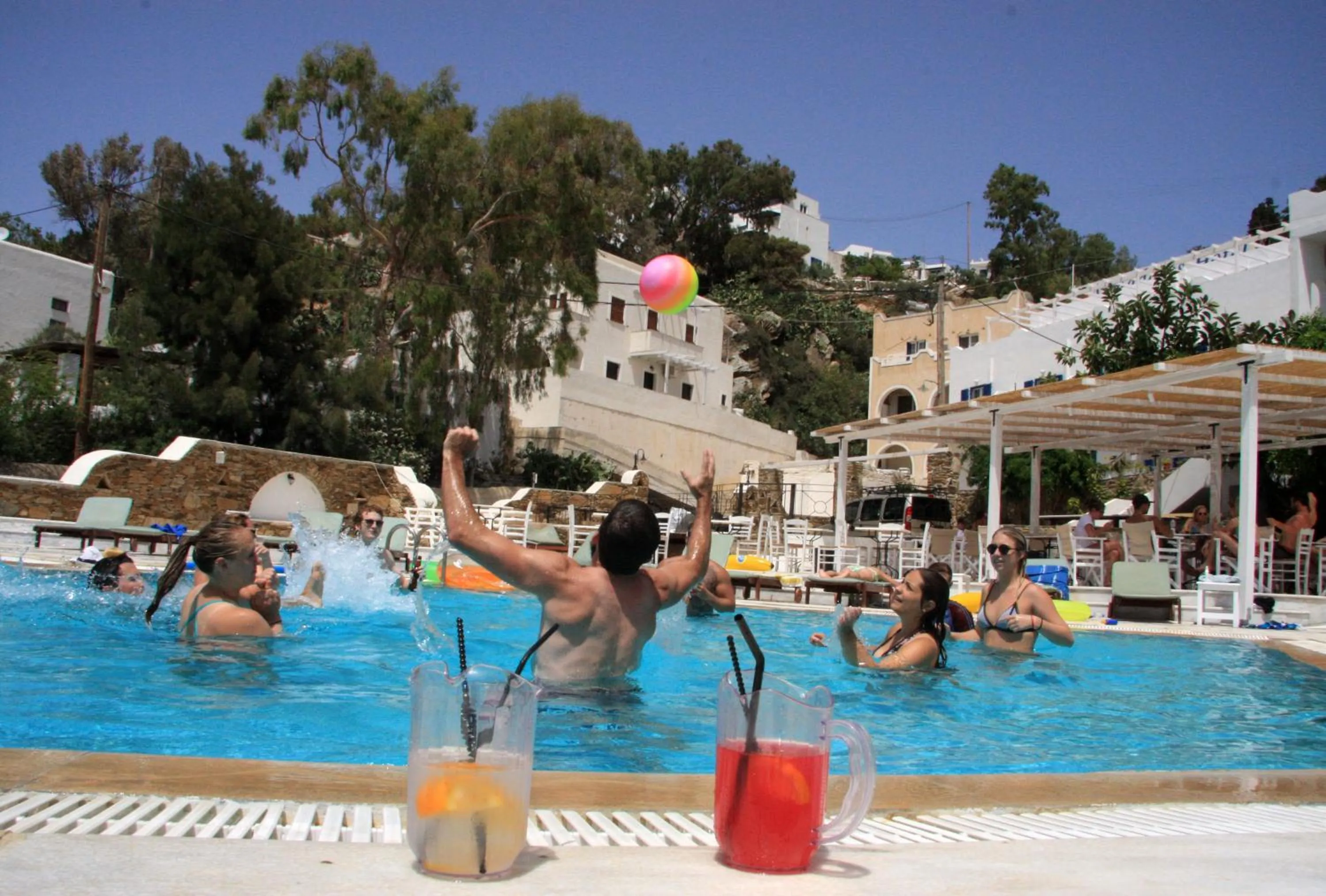 Swimming pool in Armadoros Hotel / Ios Backpackers