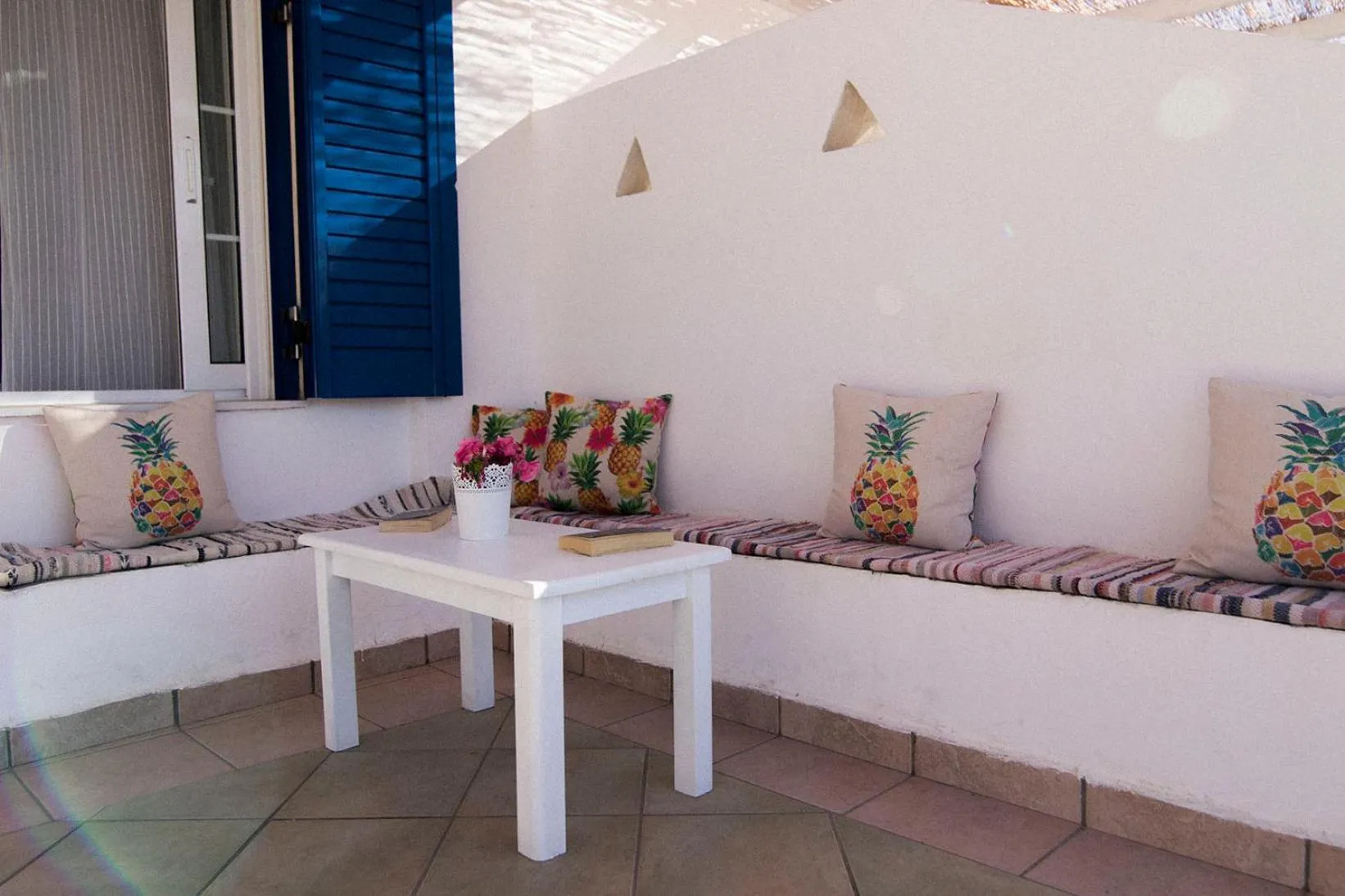 Balcony/Terrace in Armadoros Hotel / Ios Backpackers