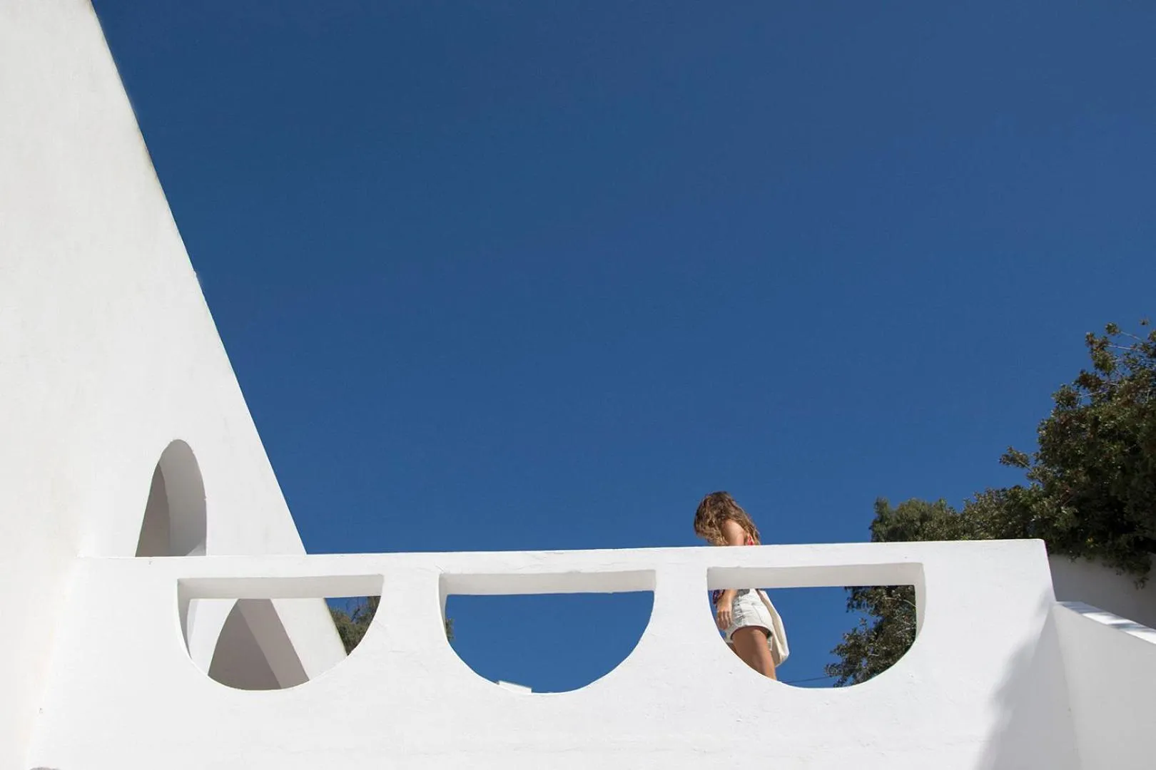 Property building in Armadoros Hotel / Ios Backpackers