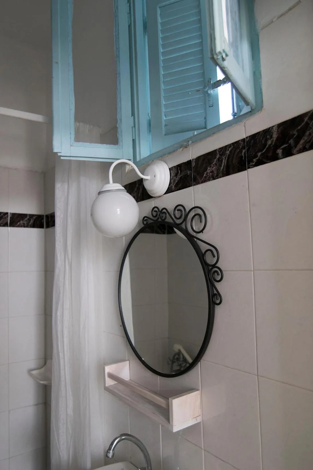 Bathroom in Armadoros Hotel / Ios Backpackers