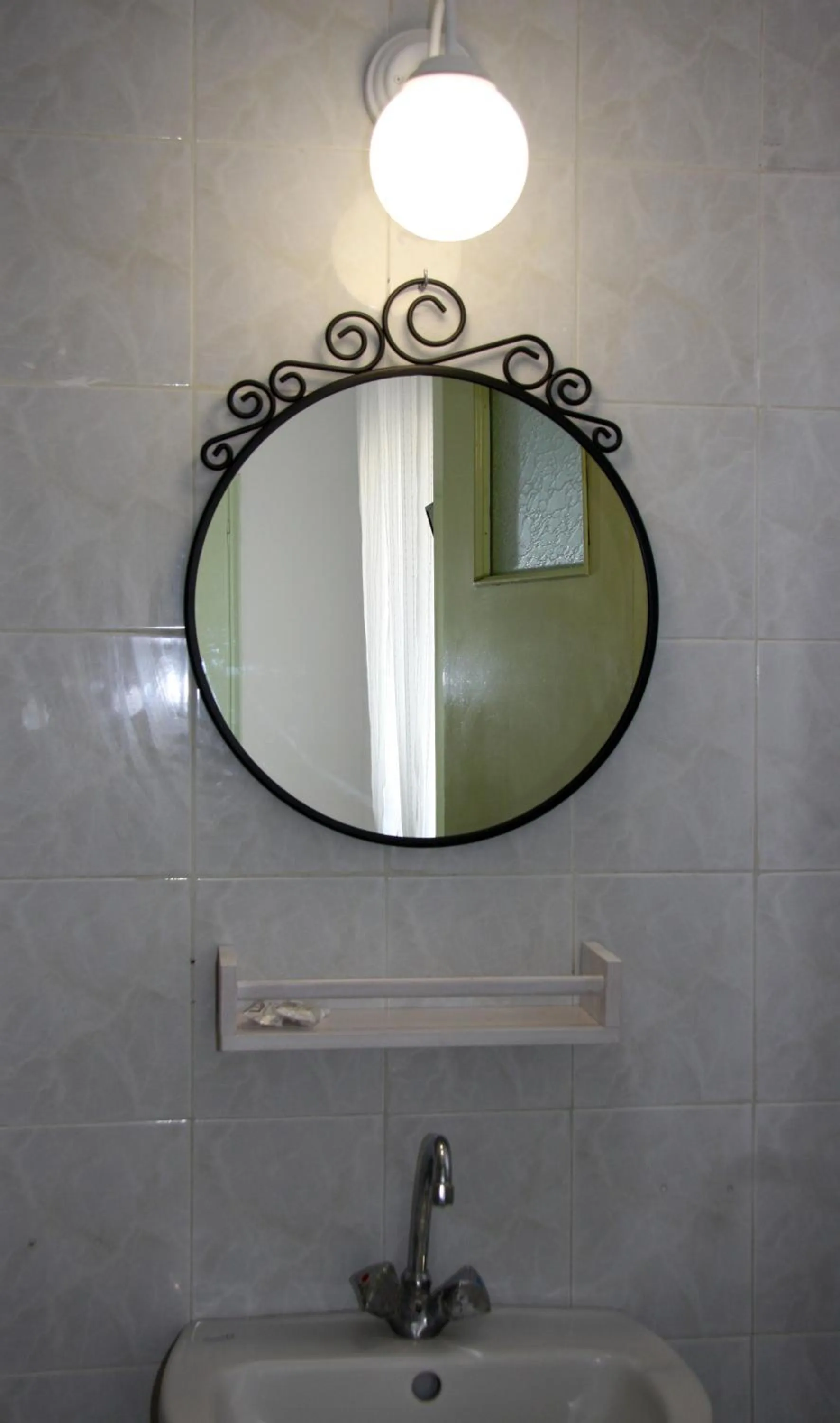 Toilet in Armadoros Hotel / Ios Backpackers