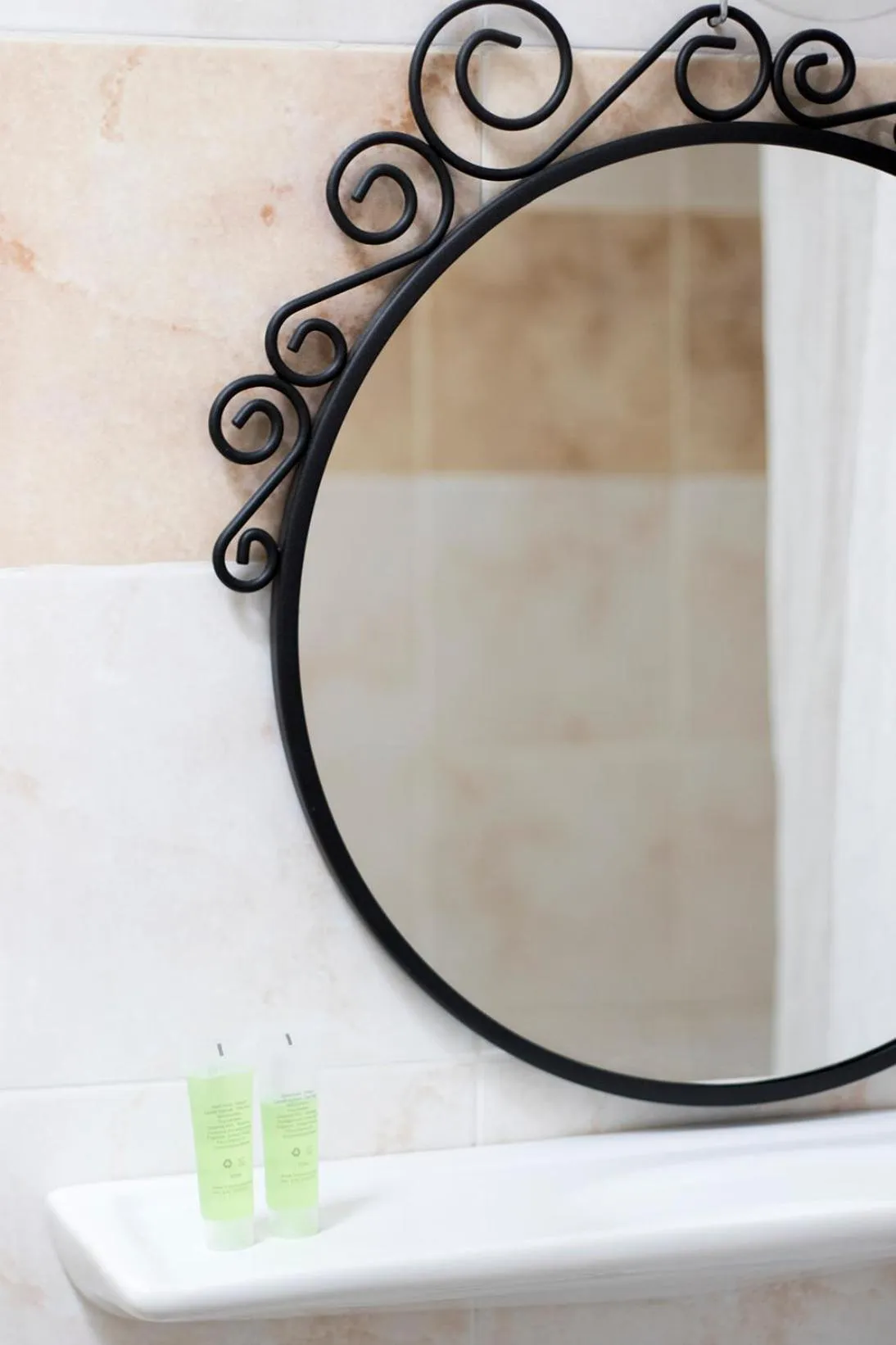 Bathroom in Armadoros Hotel / Ios Backpackers