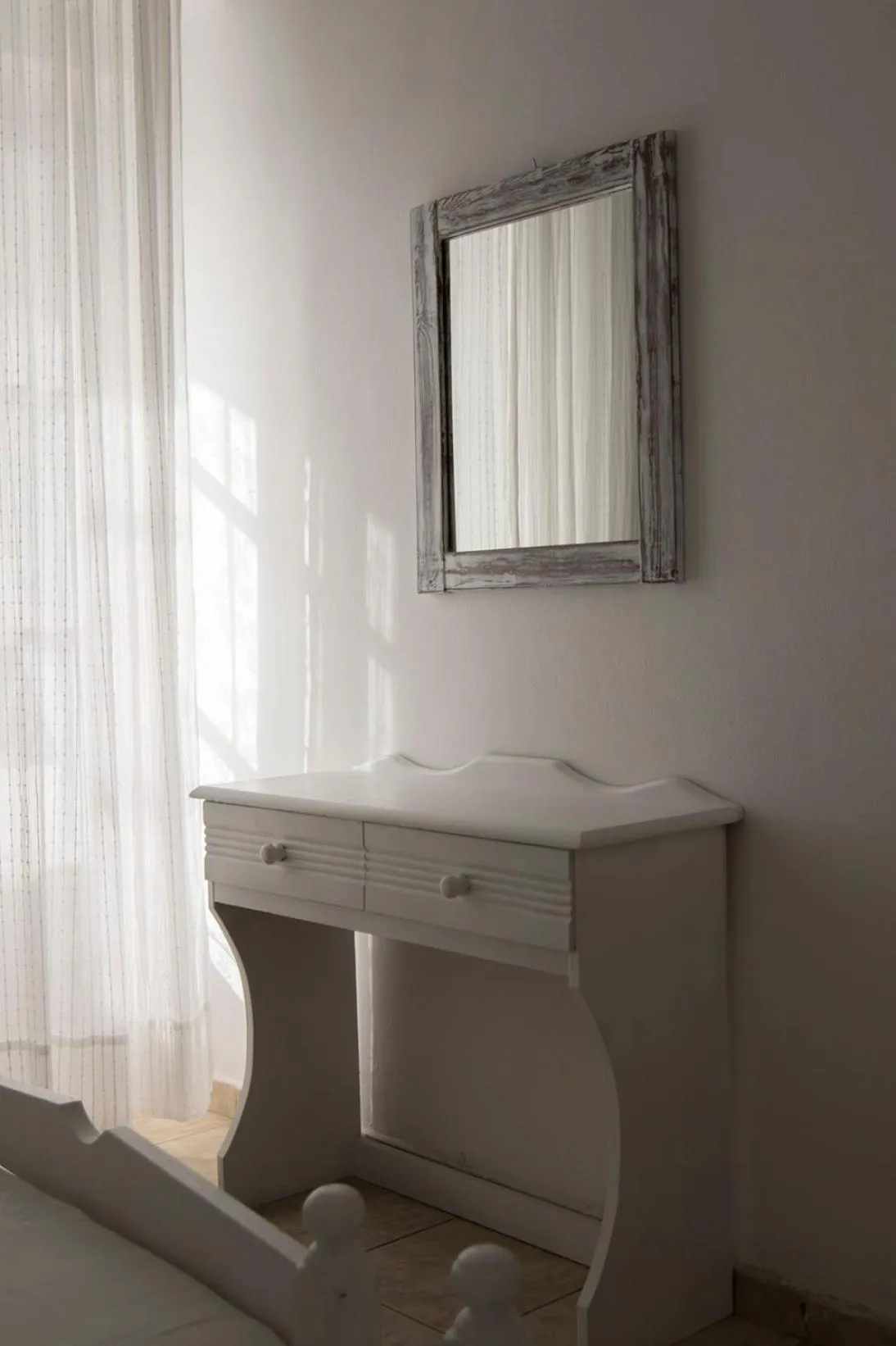 Decorative detail in Armadoros Hotel / Ios Backpackers