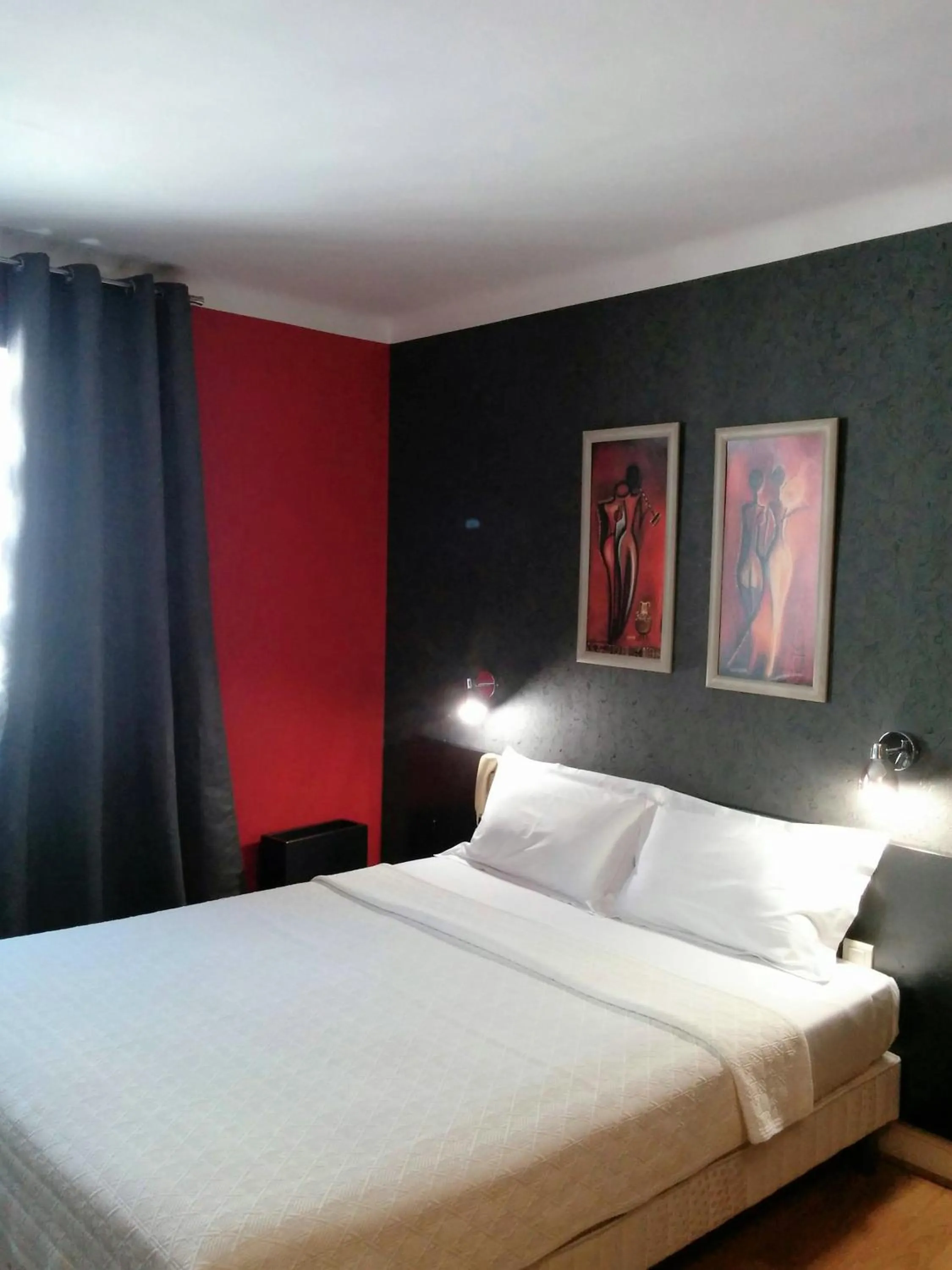 Bed in Hôtel Le Cambronne