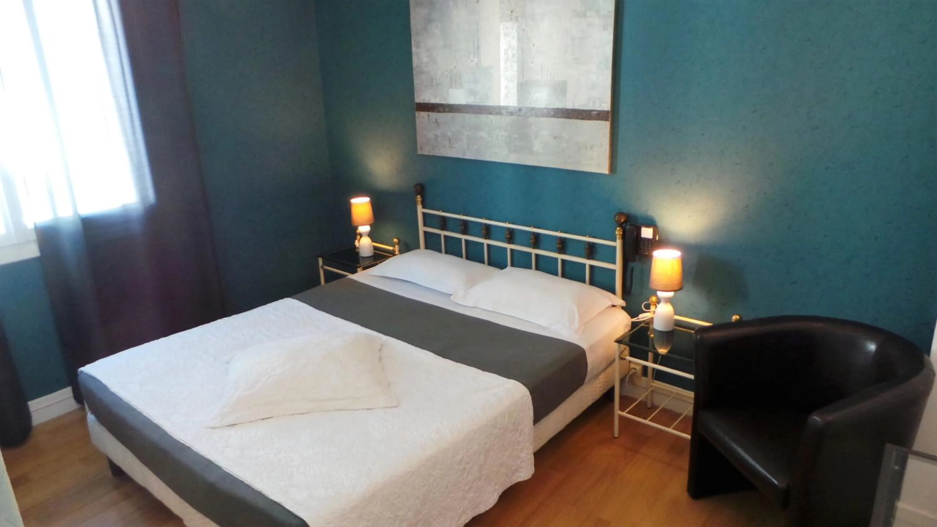 Bed in Hôtel Le Cambronne