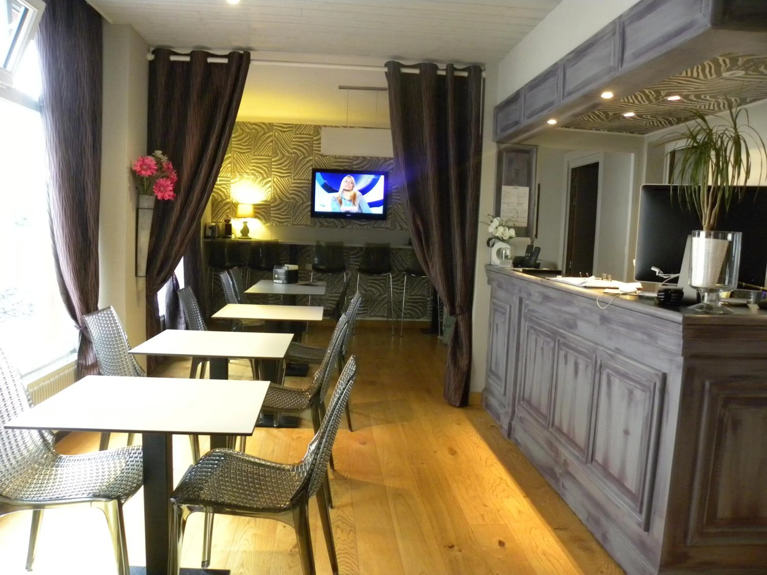 Restaurant/places to eat in Hôtel Le Cambronne