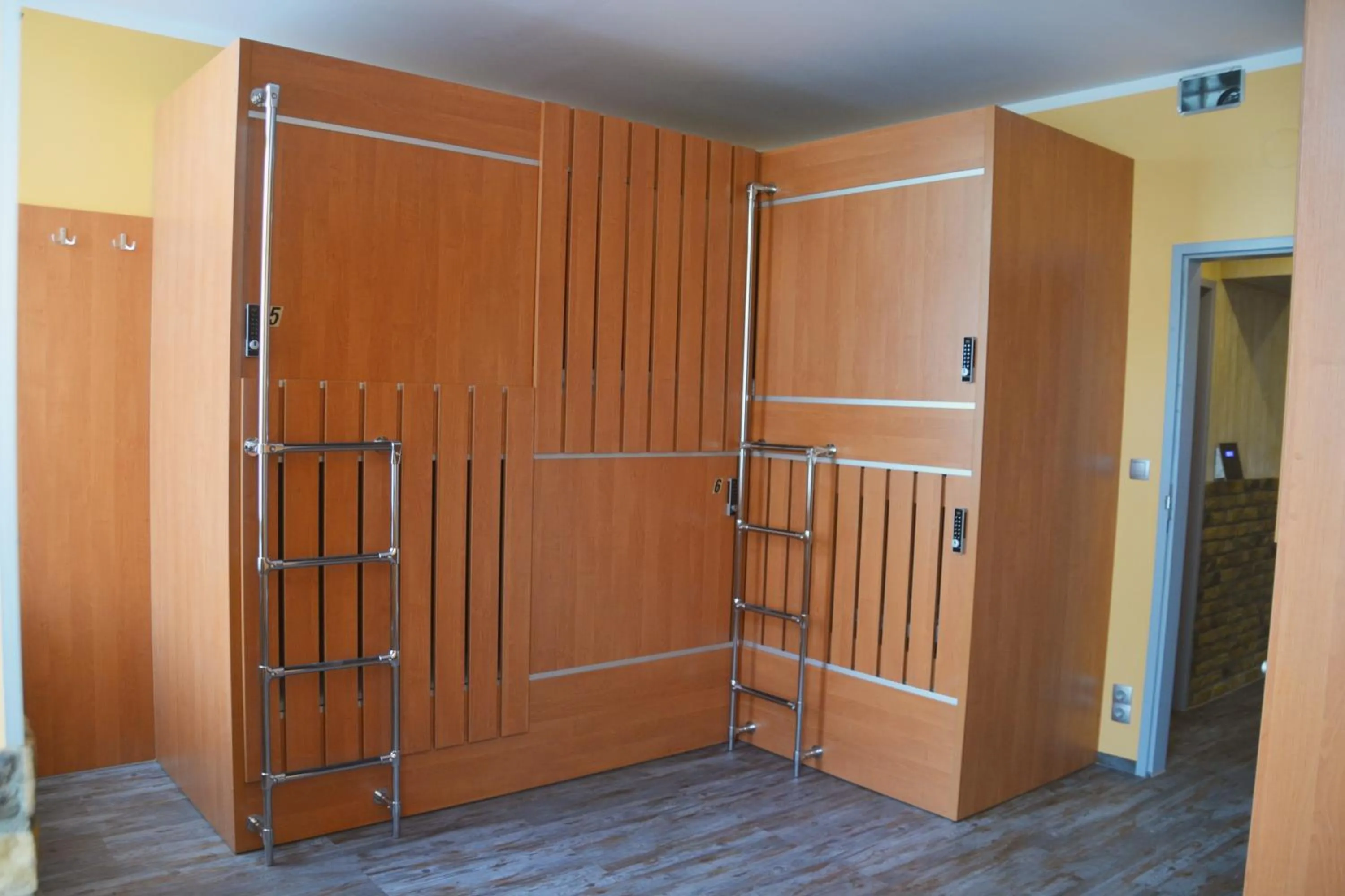 bunk bed in Do Step Inn Central - Self-Service-Hostel