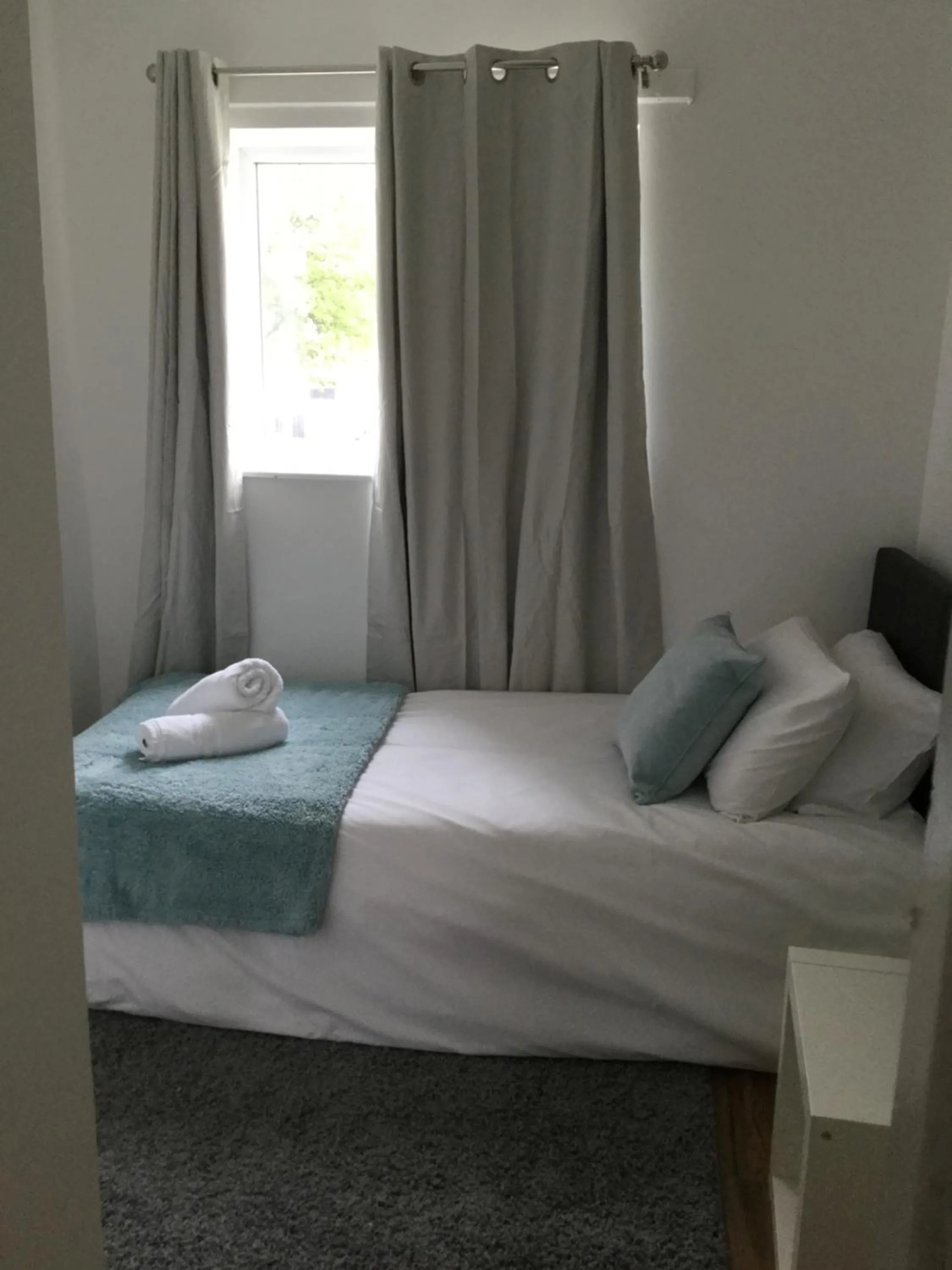 Bed in 4 Bed House next to Basildon Town Centre