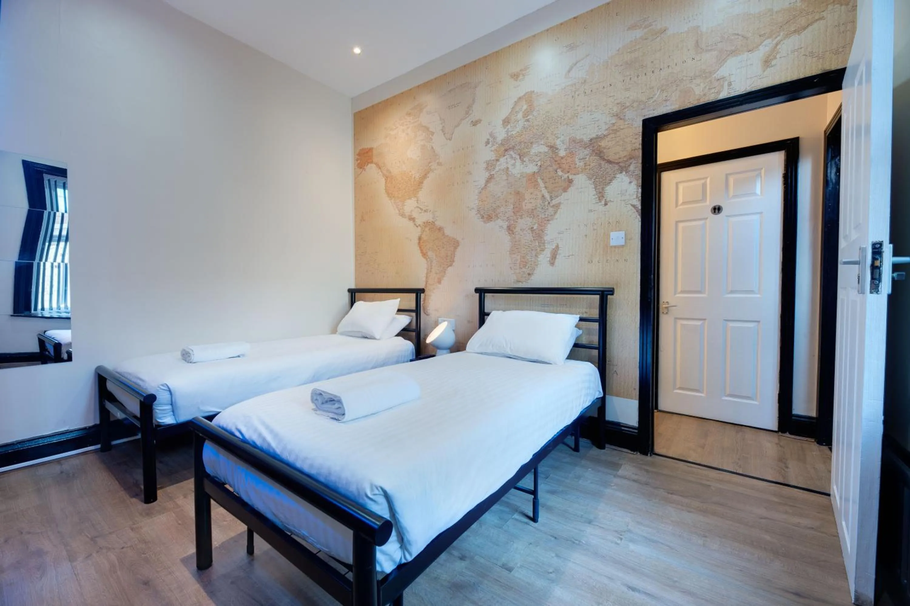 Bedroom, Bed in Newcastle CITY APT35,FREE STREET PARKING,4 BEDROOM HOUSE,8 SINGLE BEDS,FULL KITCHEN,ALL ROOMS WITH TVs,NETFLIX