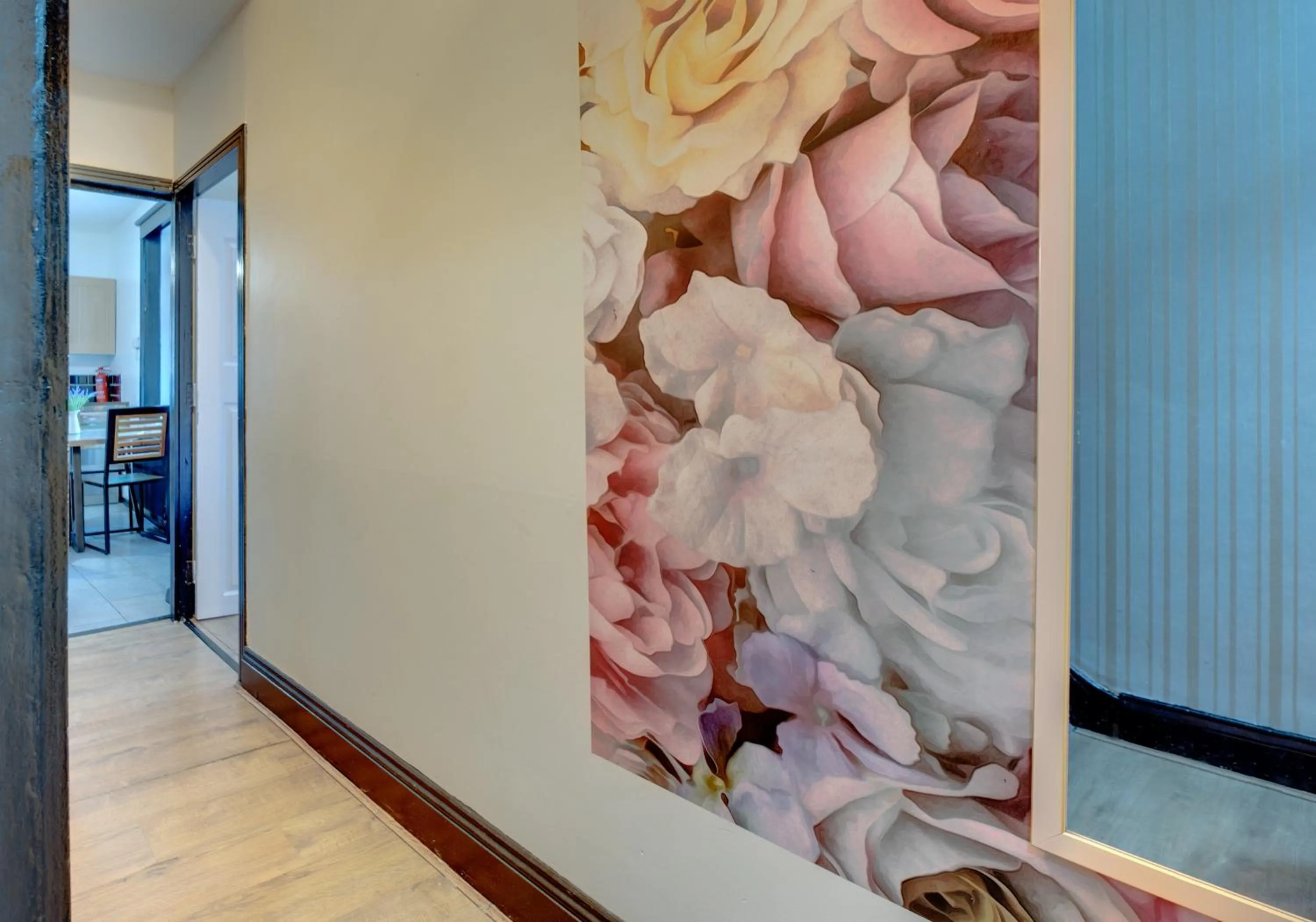 Decorative detail in Newcastle CITY APT35,FREE STREET PARKING,4 BEDROOM HOUSE,8 SINGLE BEDS,FULL KITCHEN,ALL ROOMS WITH TVs,NETFLIX