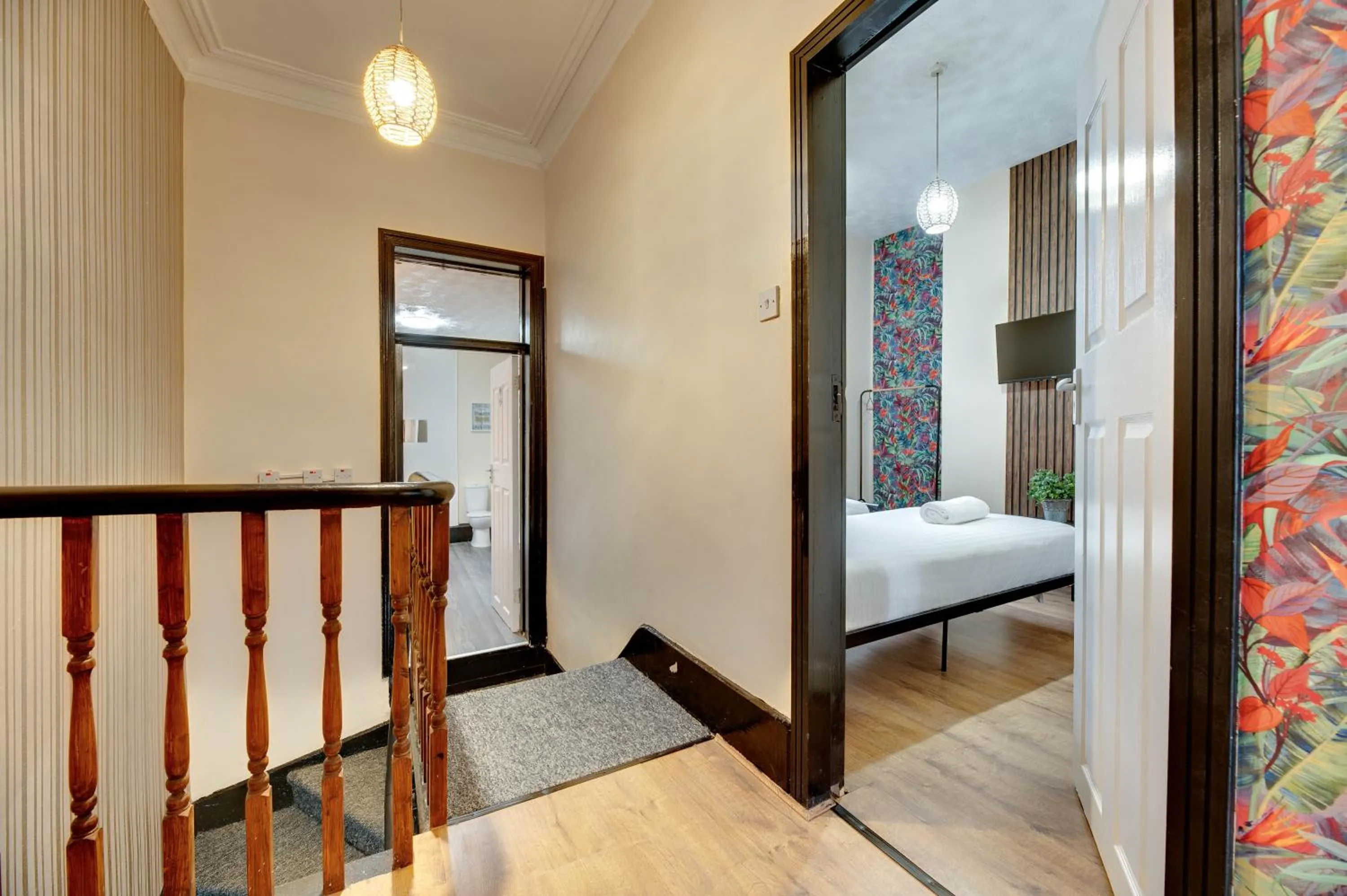 Decorative detail, Bed in Newcastle CITY APT35,FREE STREET PARKING,4 BEDROOM HOUSE,8 SINGLE BEDS,FULL KITCHEN,ALL ROOMS WITH TVs,NETFLIX