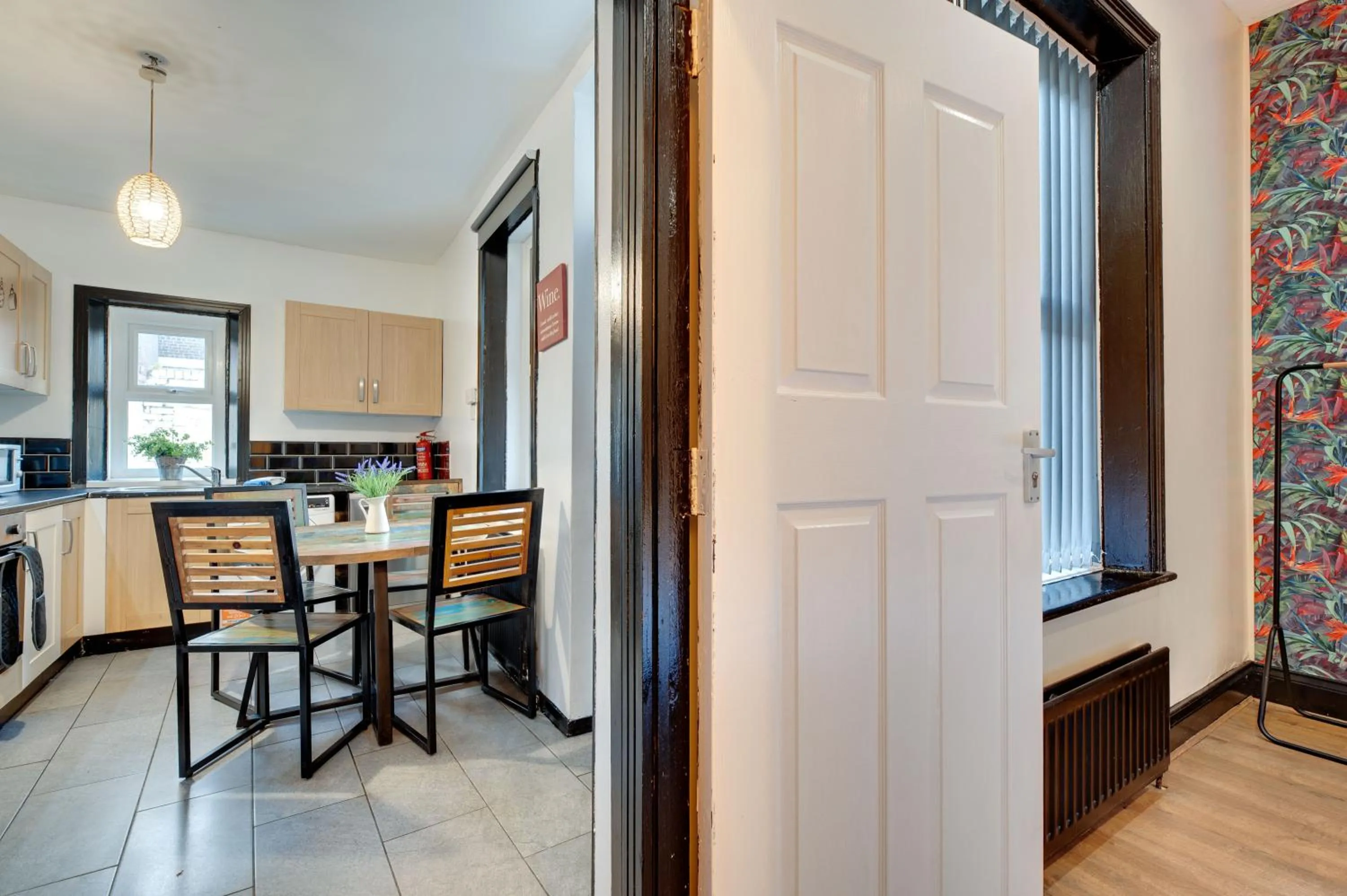 kitchen in Newcastle CITY APT35,FREE STREET PARKING,4 BEDROOM HOUSE,8 SINGLE BEDS,FULL KITCHEN,ALL ROOMS WITH TVs,NETFLIX