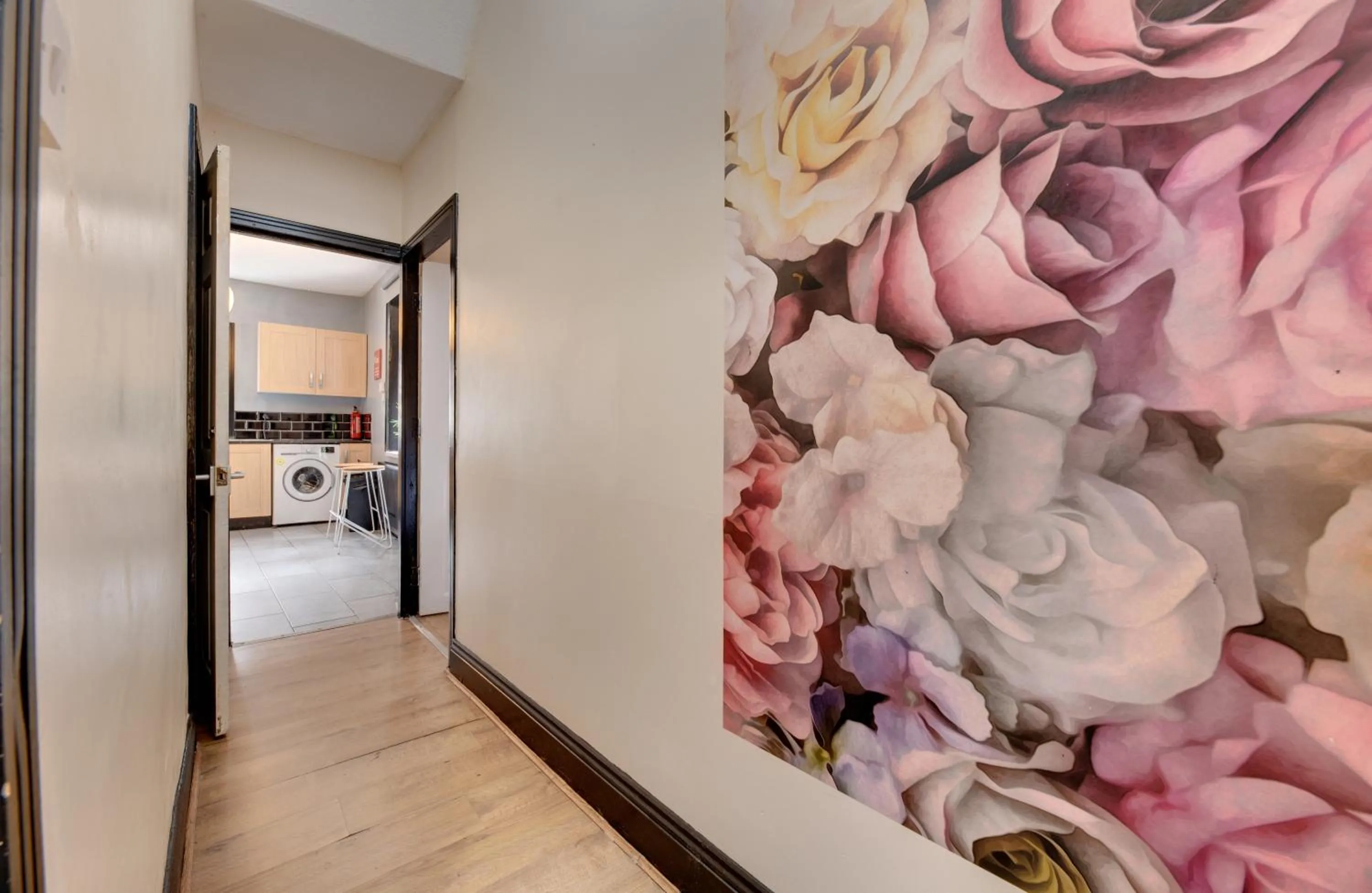 Kitchen or kitchenette in Newcastle CITY APT35,FREE STREET PARKING,4 BEDROOM HOUSE,8 SINGLE BEDS,FULL KITCHEN,ALL ROOMS WITH TVs,NETFLIX