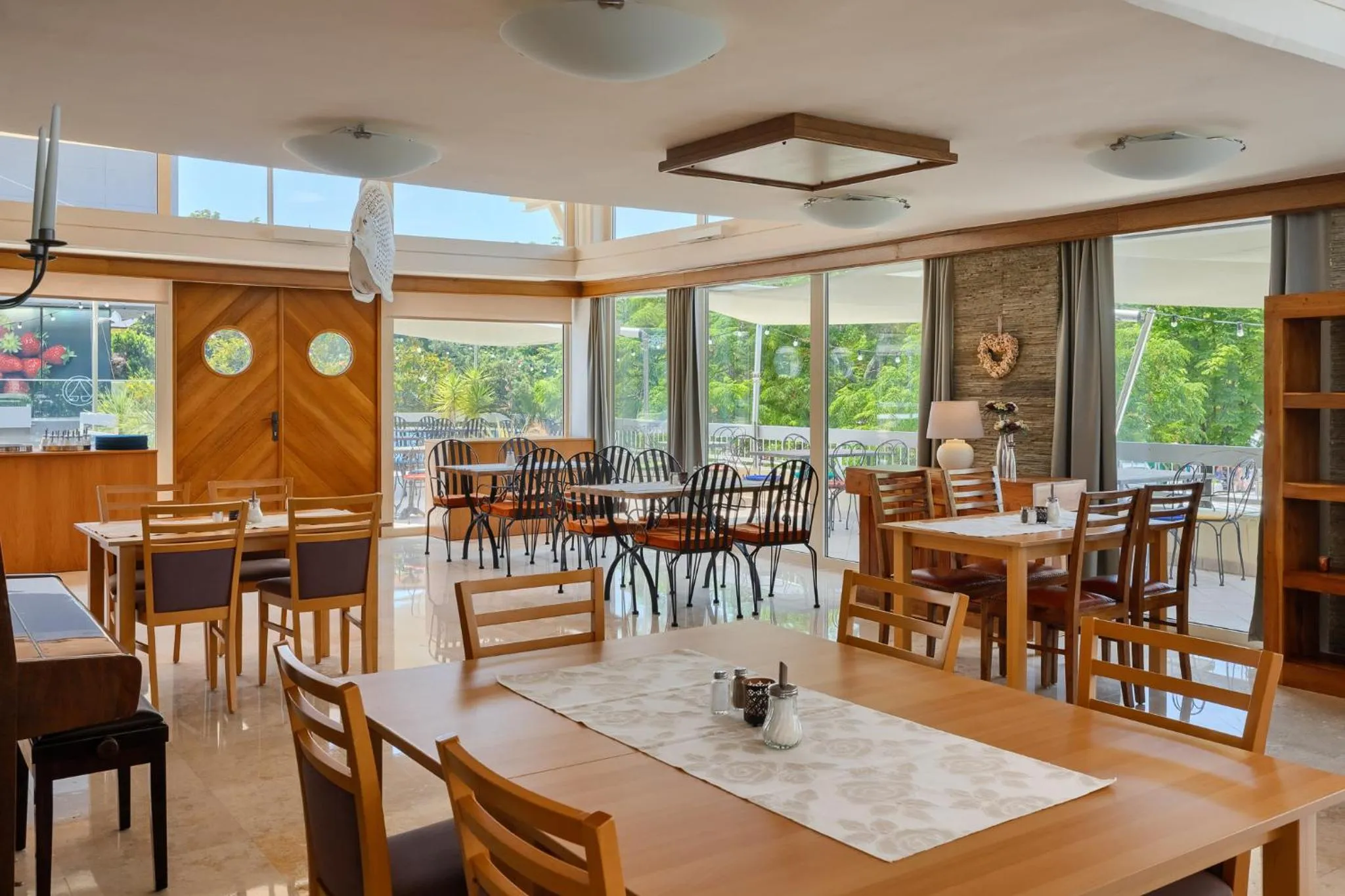 Restaurant/places to eat in Hotel Porec