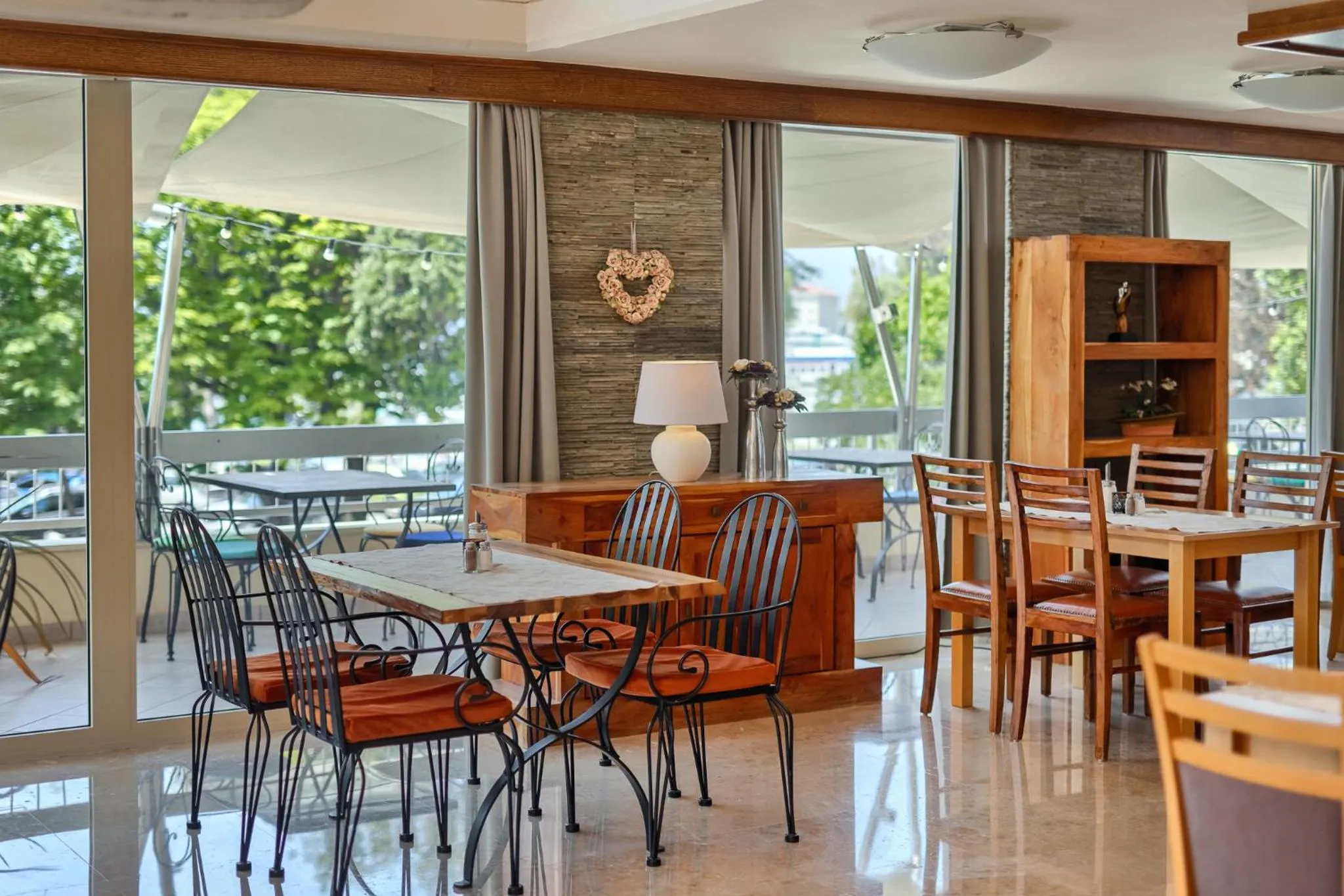 Restaurant/places to eat in Hotel Porec