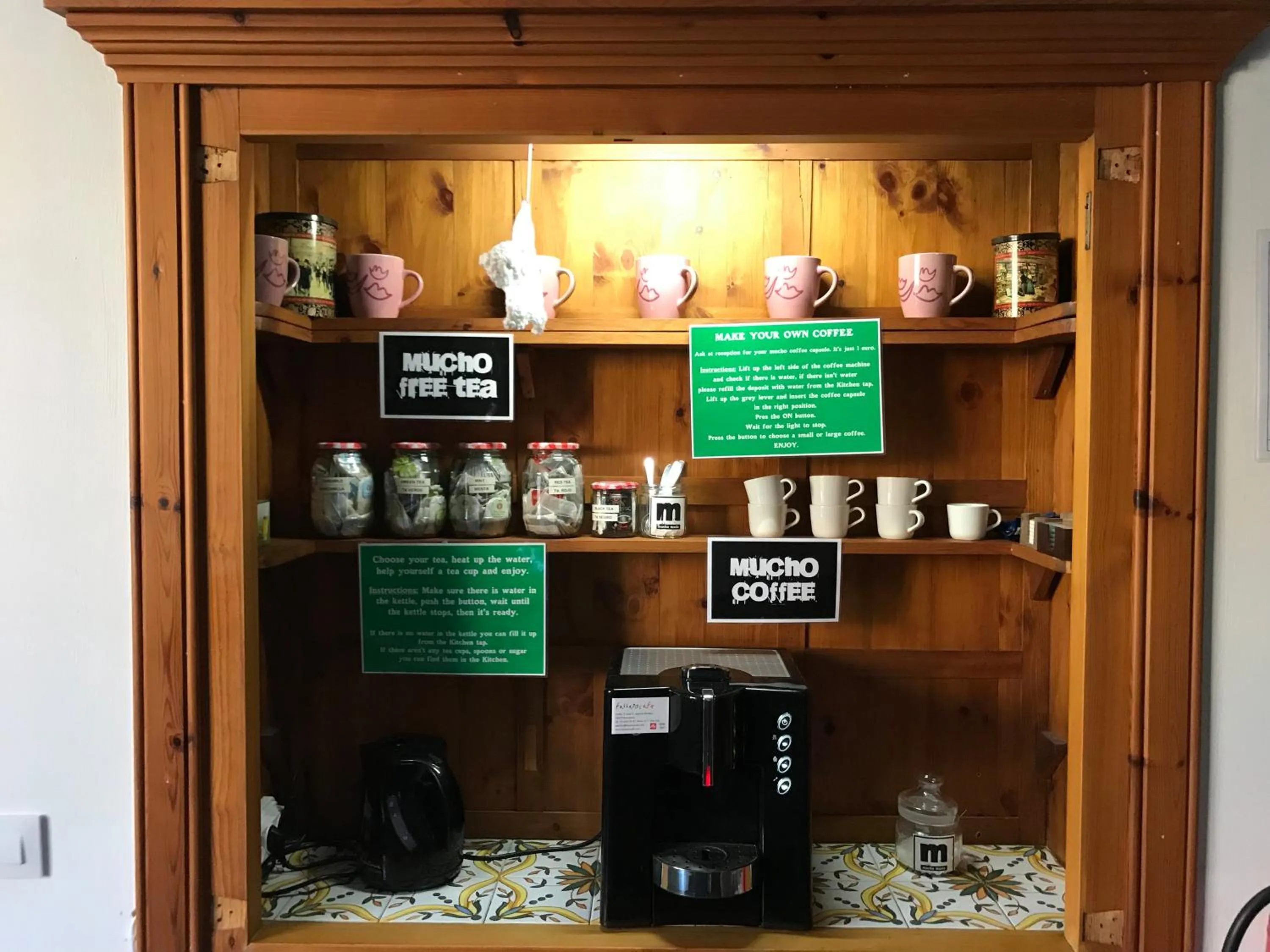 Communal lounge/ TV room in Mucha Masia Hostel Rural Urba