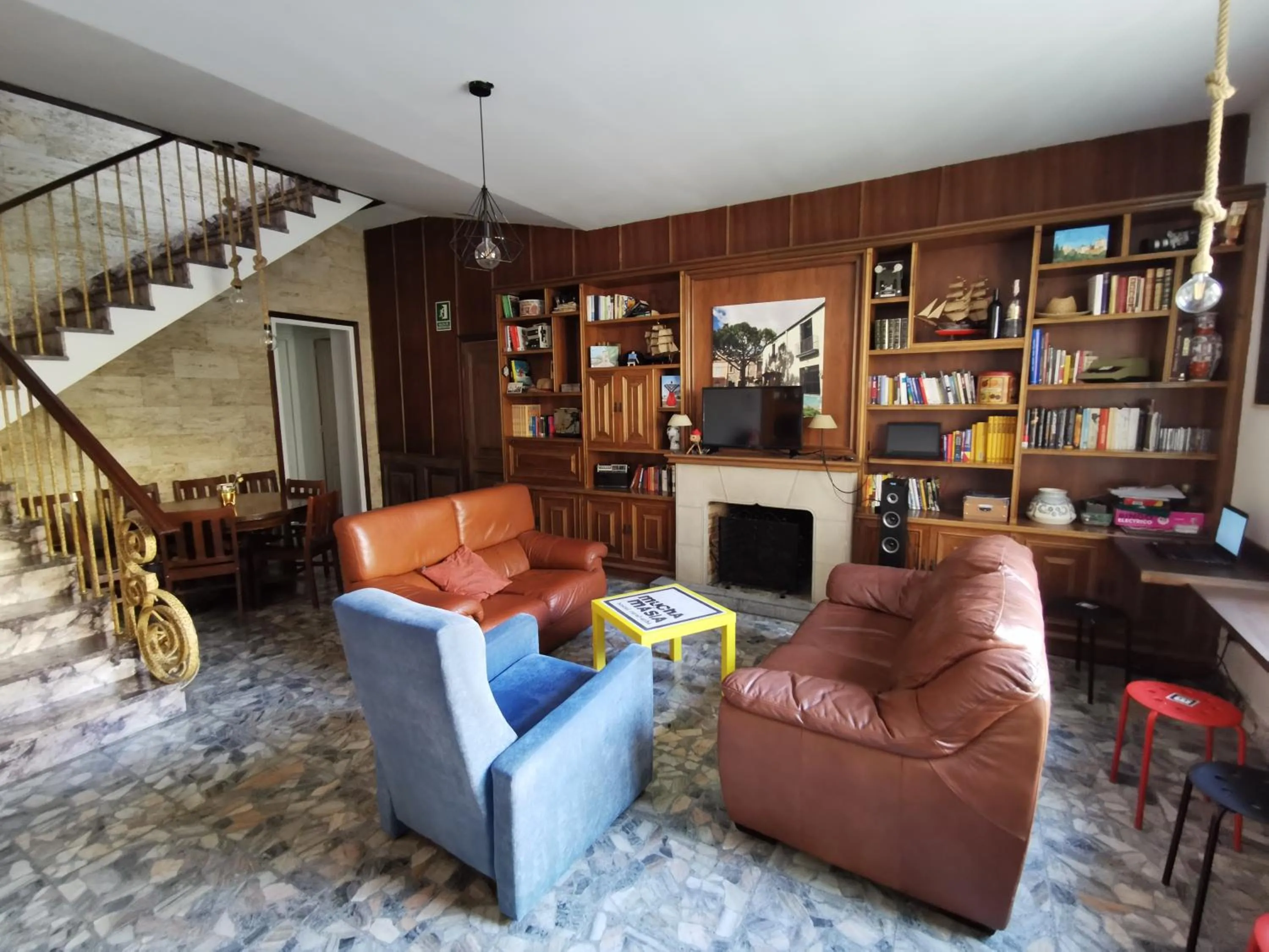 Communal lounge/ TV room in Mucha Masia Hostel Rural Urba