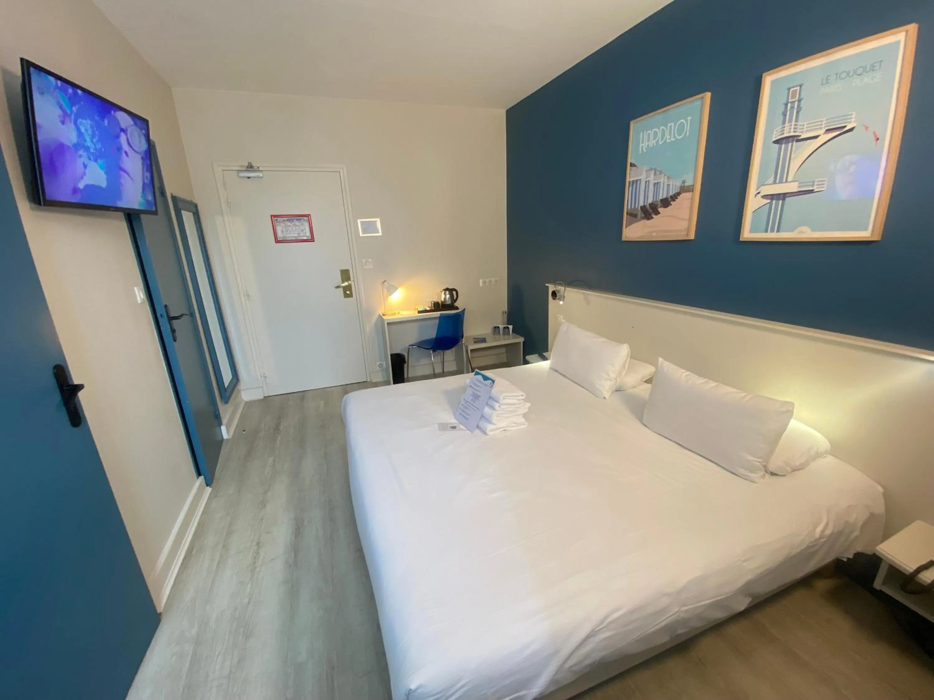 Bedroom, Bed in Hôtel De Wimereux