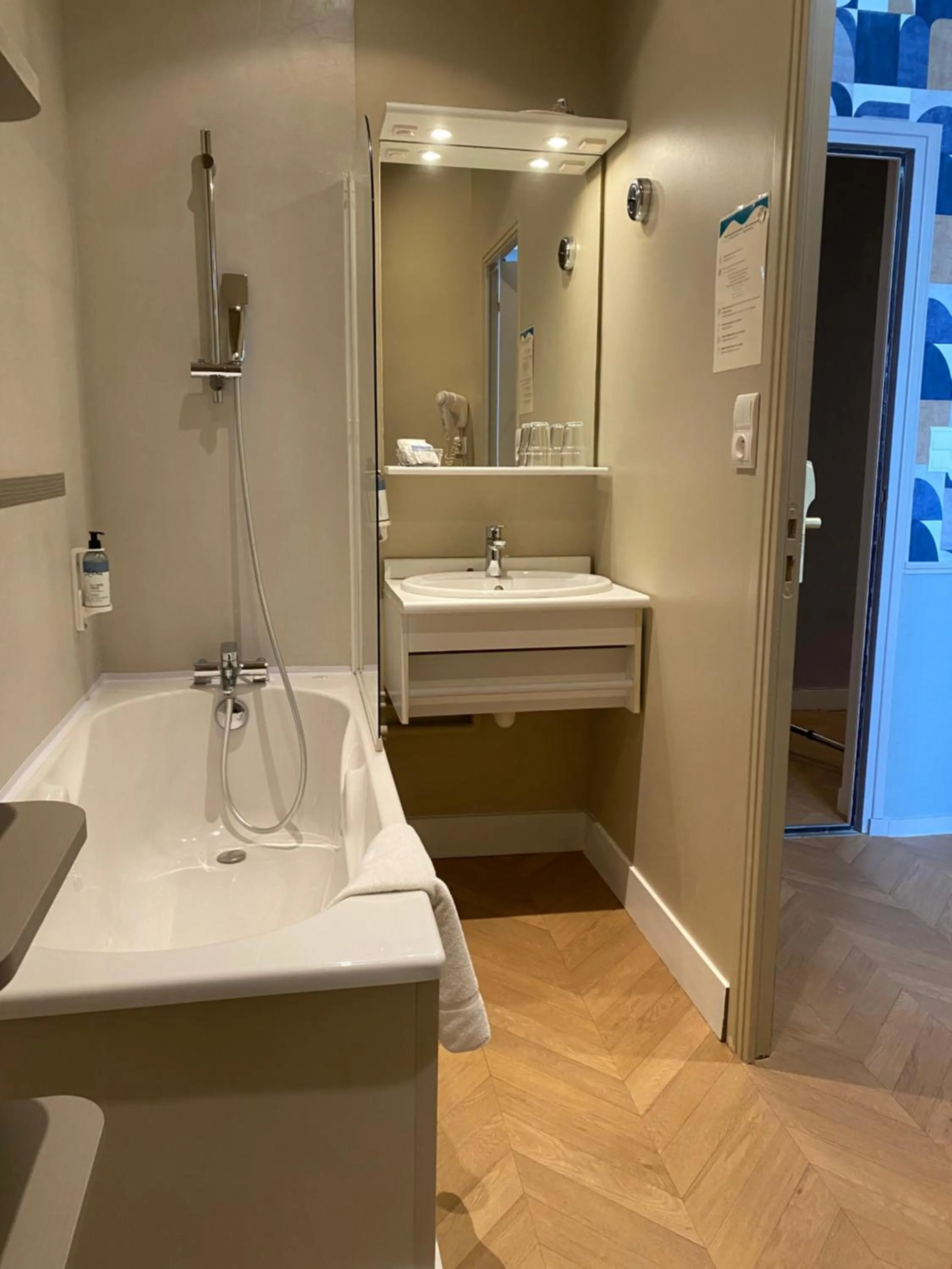 Bathroom in Hôtel De Wimereux