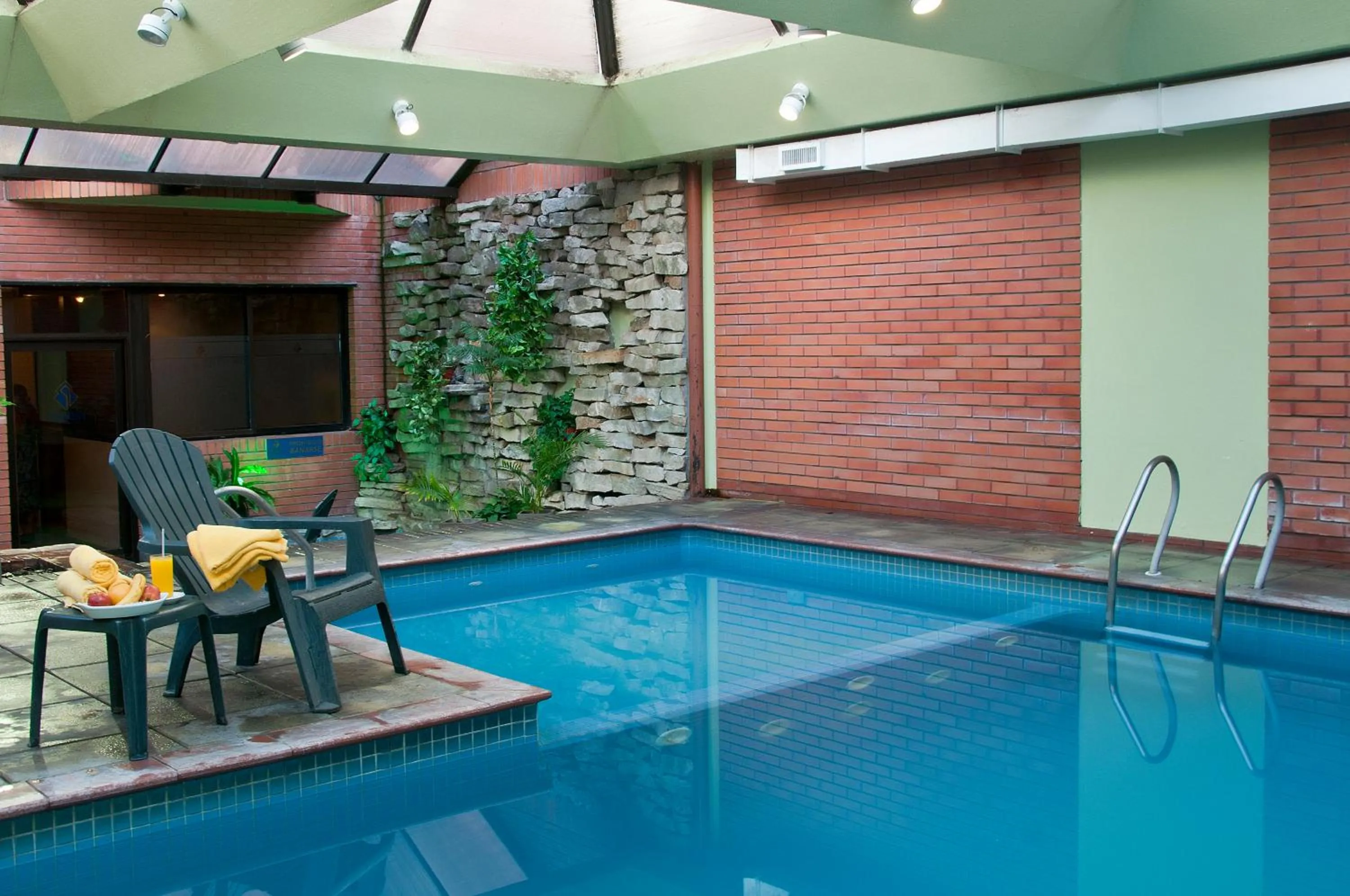 Swimming pool in Primacy Apart Hotel