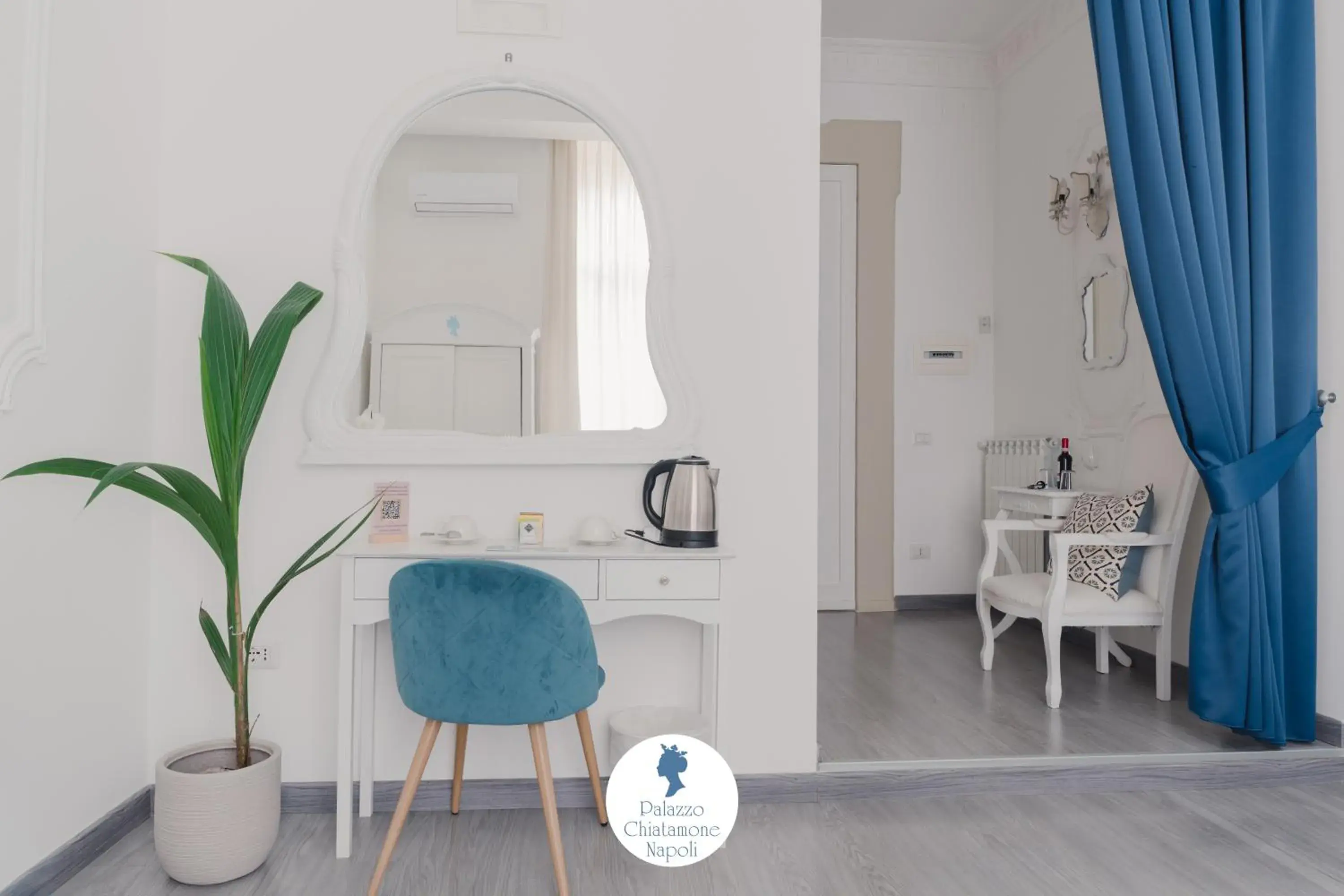 Double or Twin Room with City View in Palazzo Chiatamone Double or Twin Room with City View in Palazzo Chiatamone