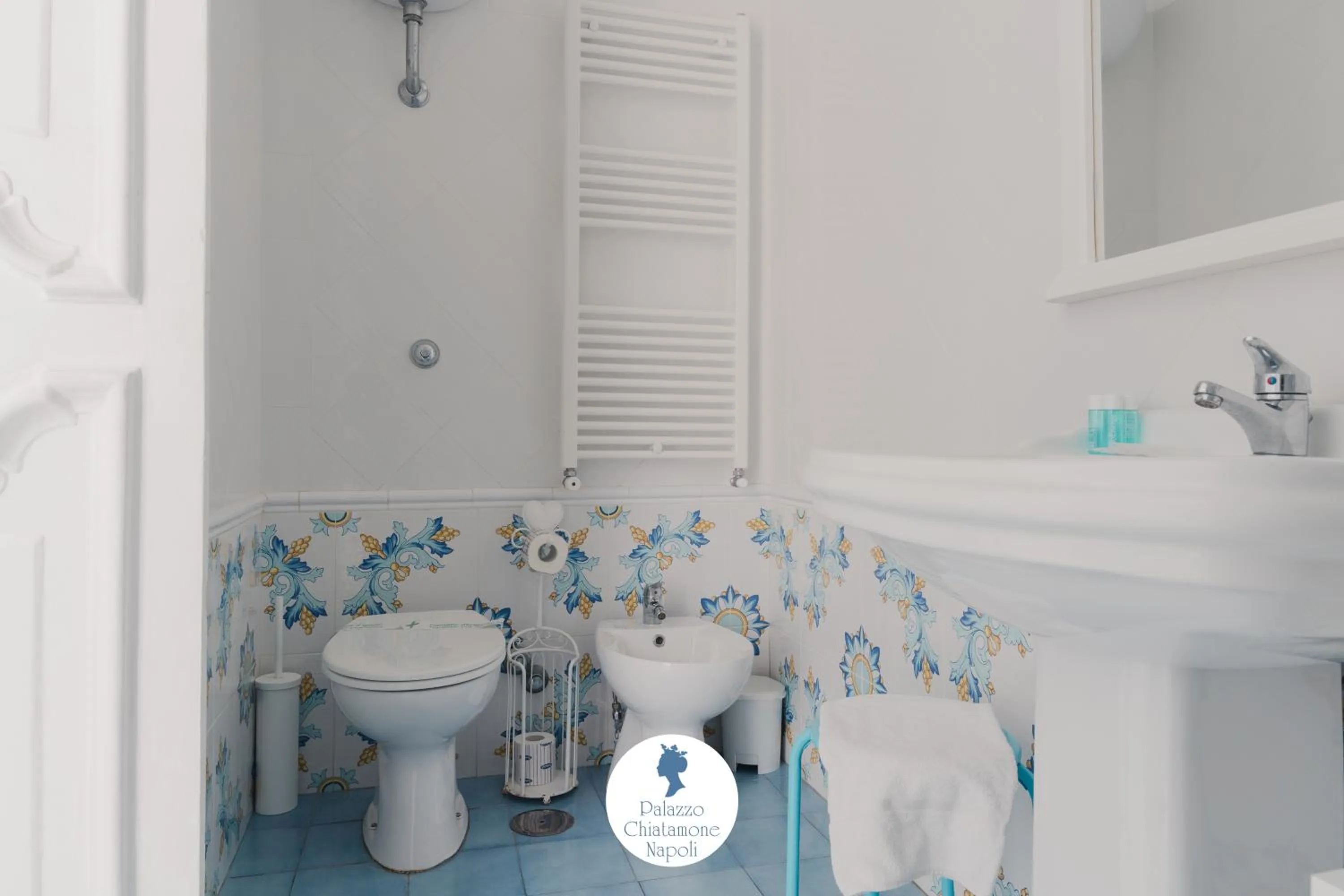 Toilet in Palazzo Chiatamone