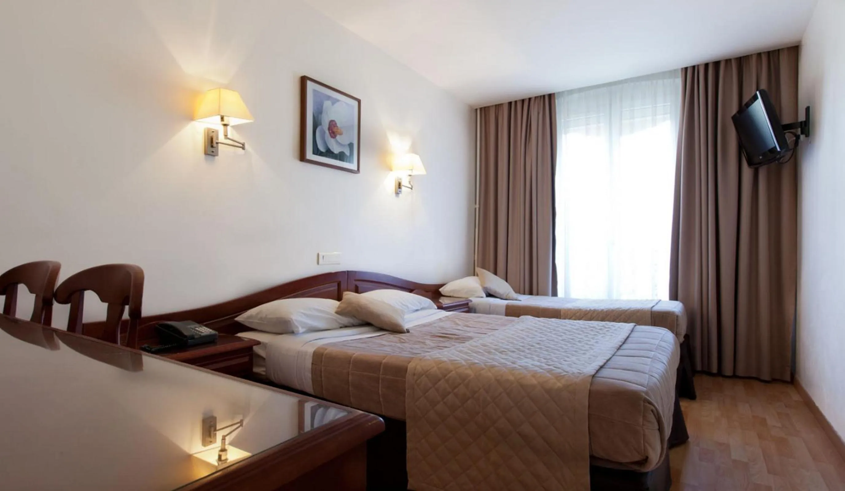 Photo of the whole room, Bed in Cosmotel Hotel