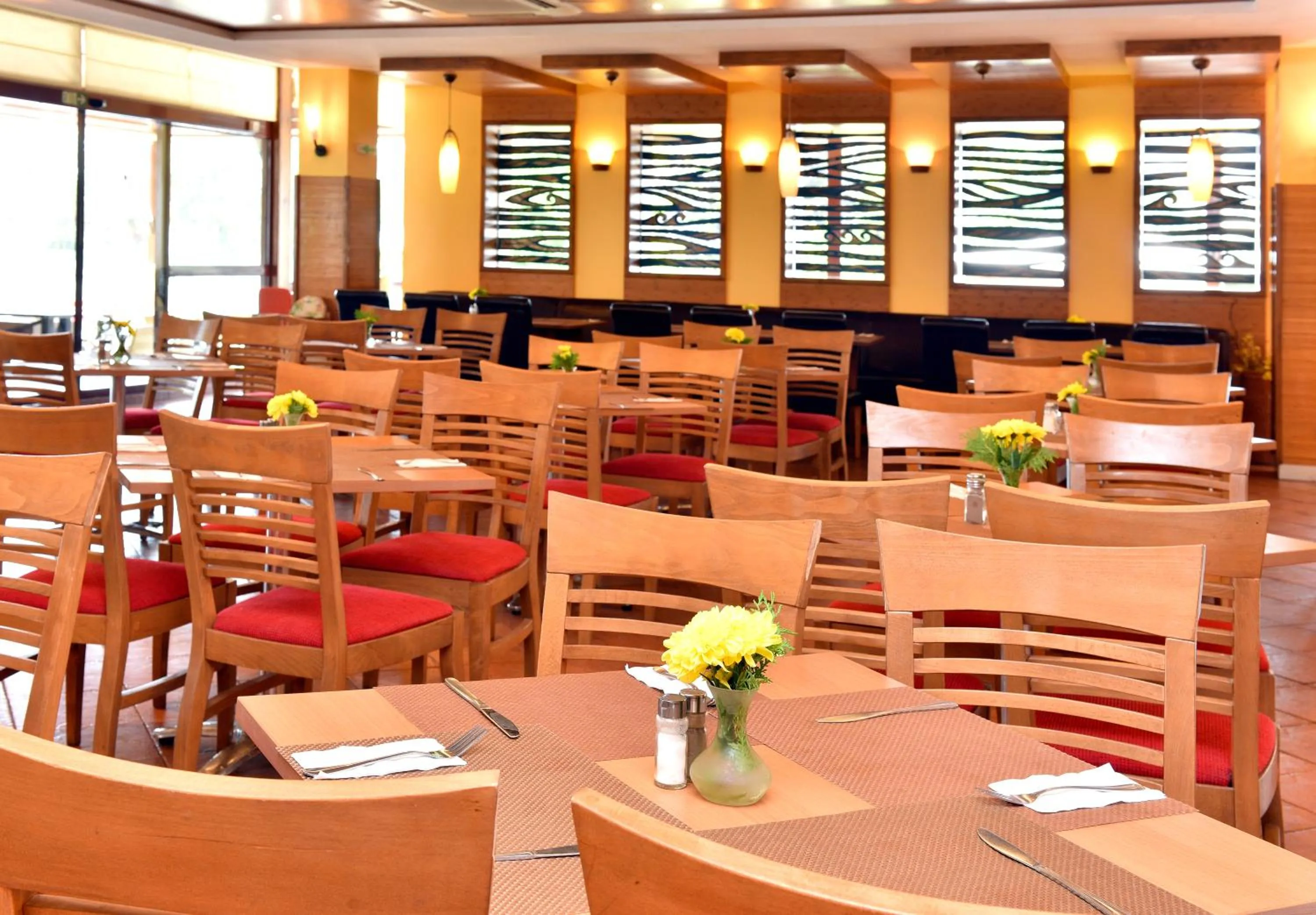 Restaurant/places to eat in Hotel Malibu